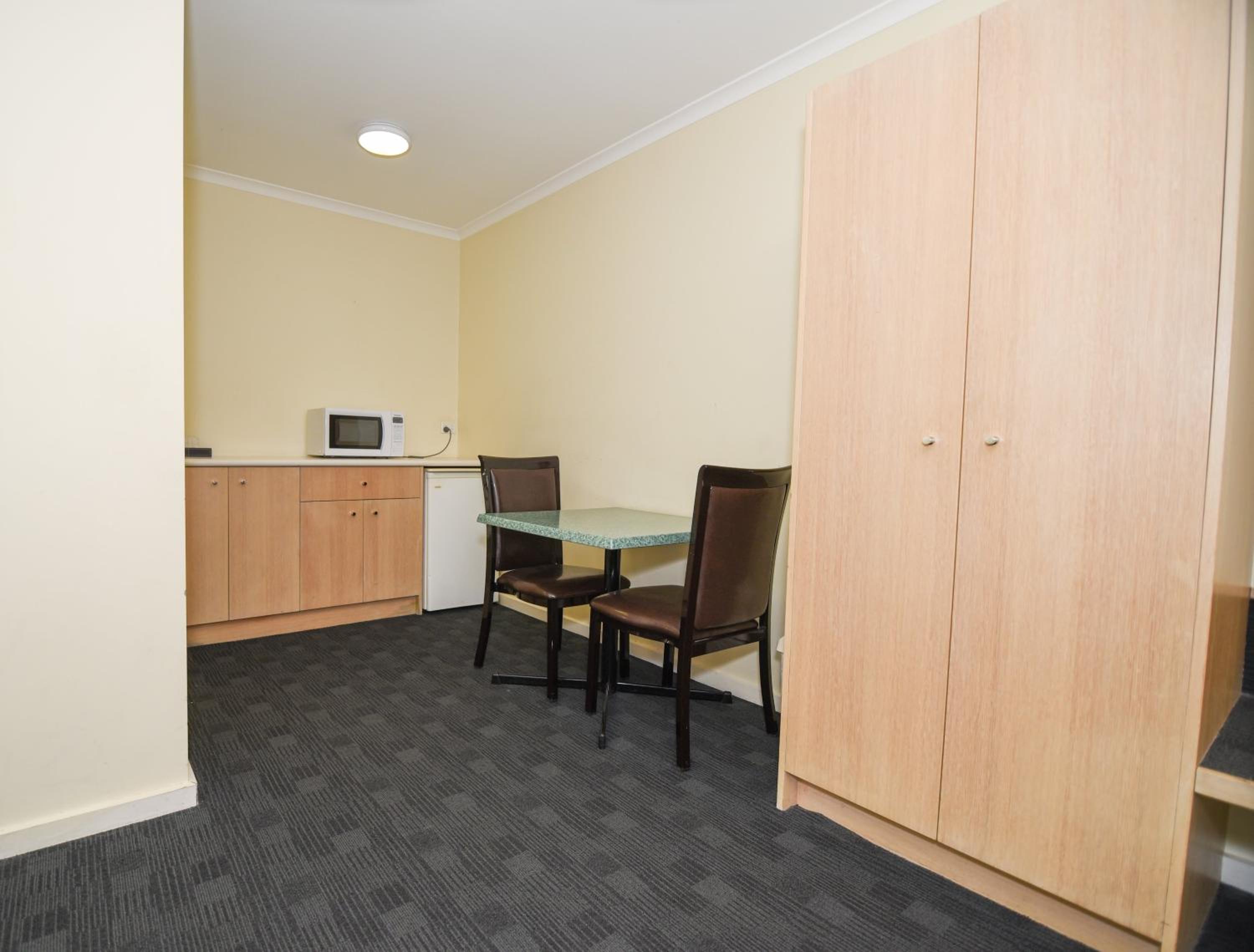 Standard Twin Room - Photo 2