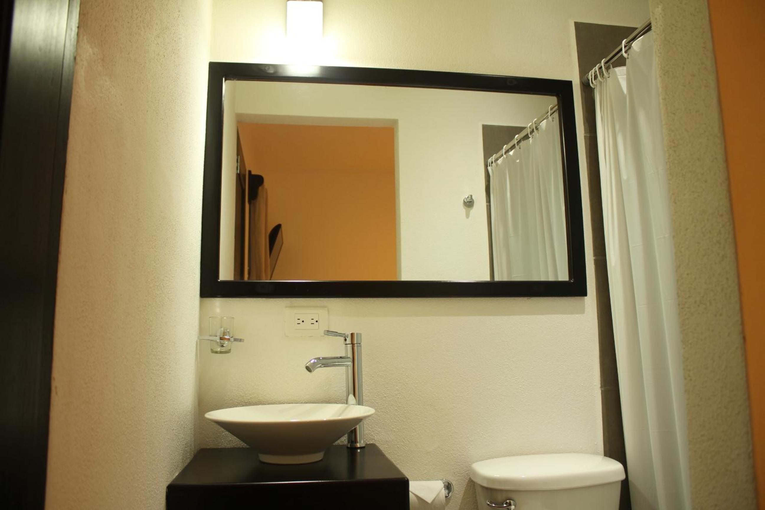 Single Room with Private Bathroom photo 3