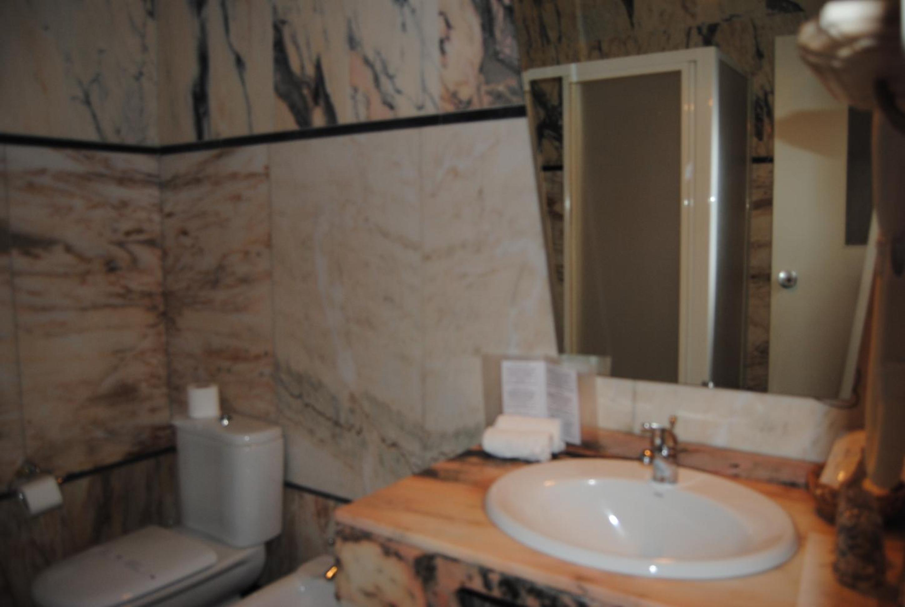 Super Deluxe Double Room - Photo 23