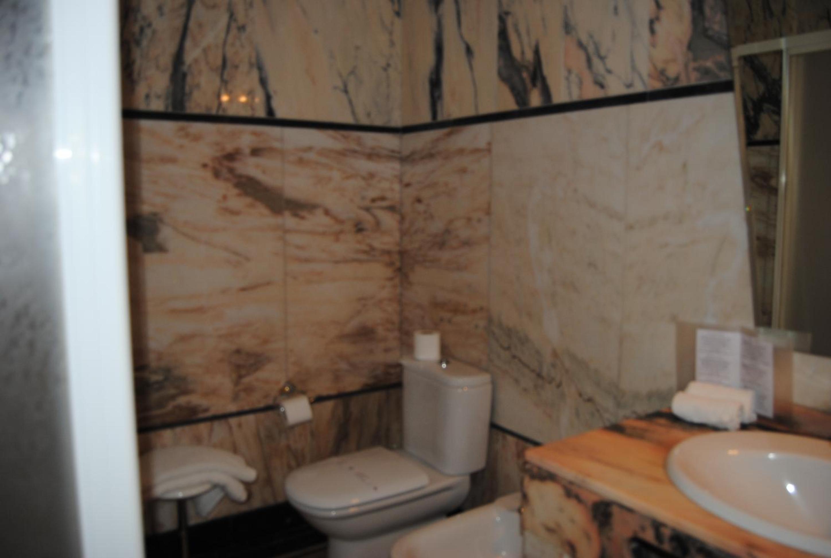 Super Deluxe Double Room - Photo 17