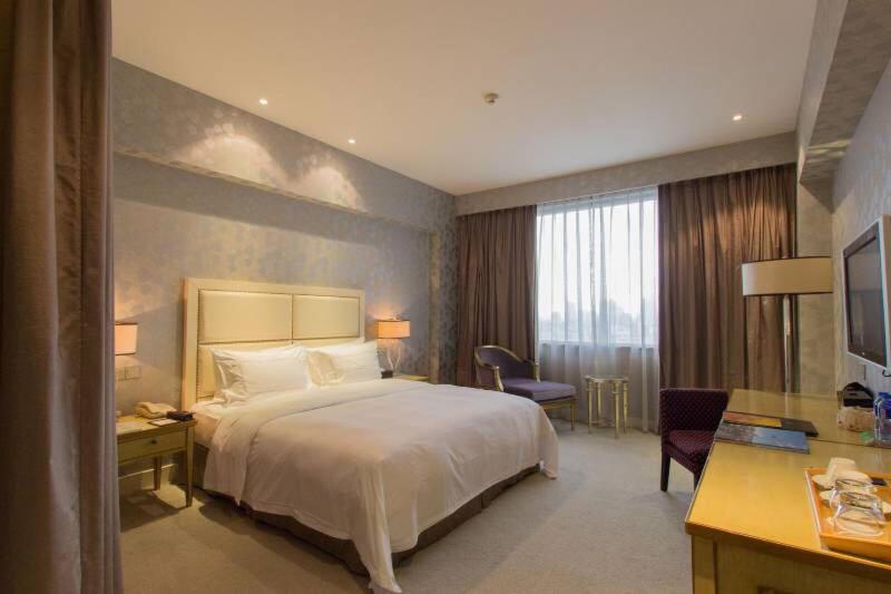 Mainland Chinese Citizens - Standard Queen Room photo 2