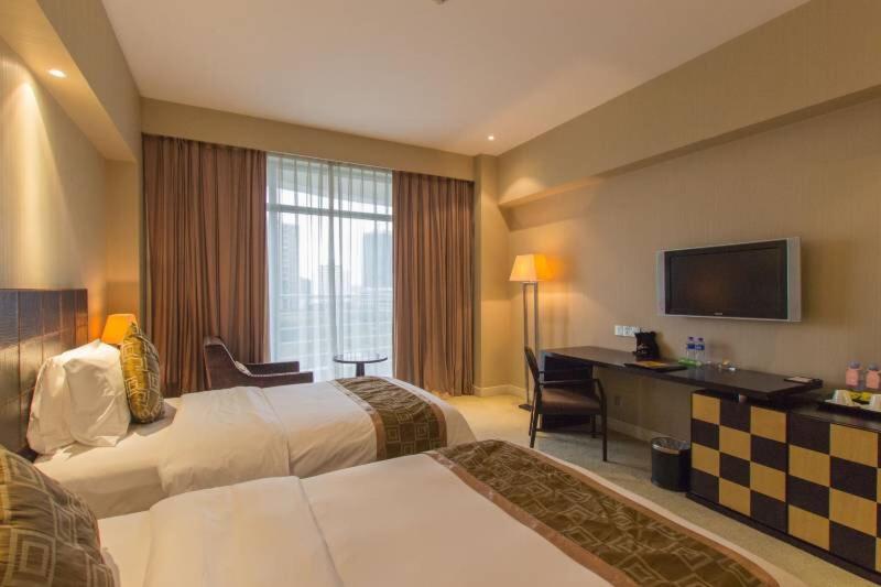 Mainland Chinese Citizens - Deluxe Twin Room With River View photo 2