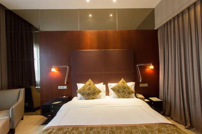 Mainland Chinese Citizens - Executive Queen Room photo 2