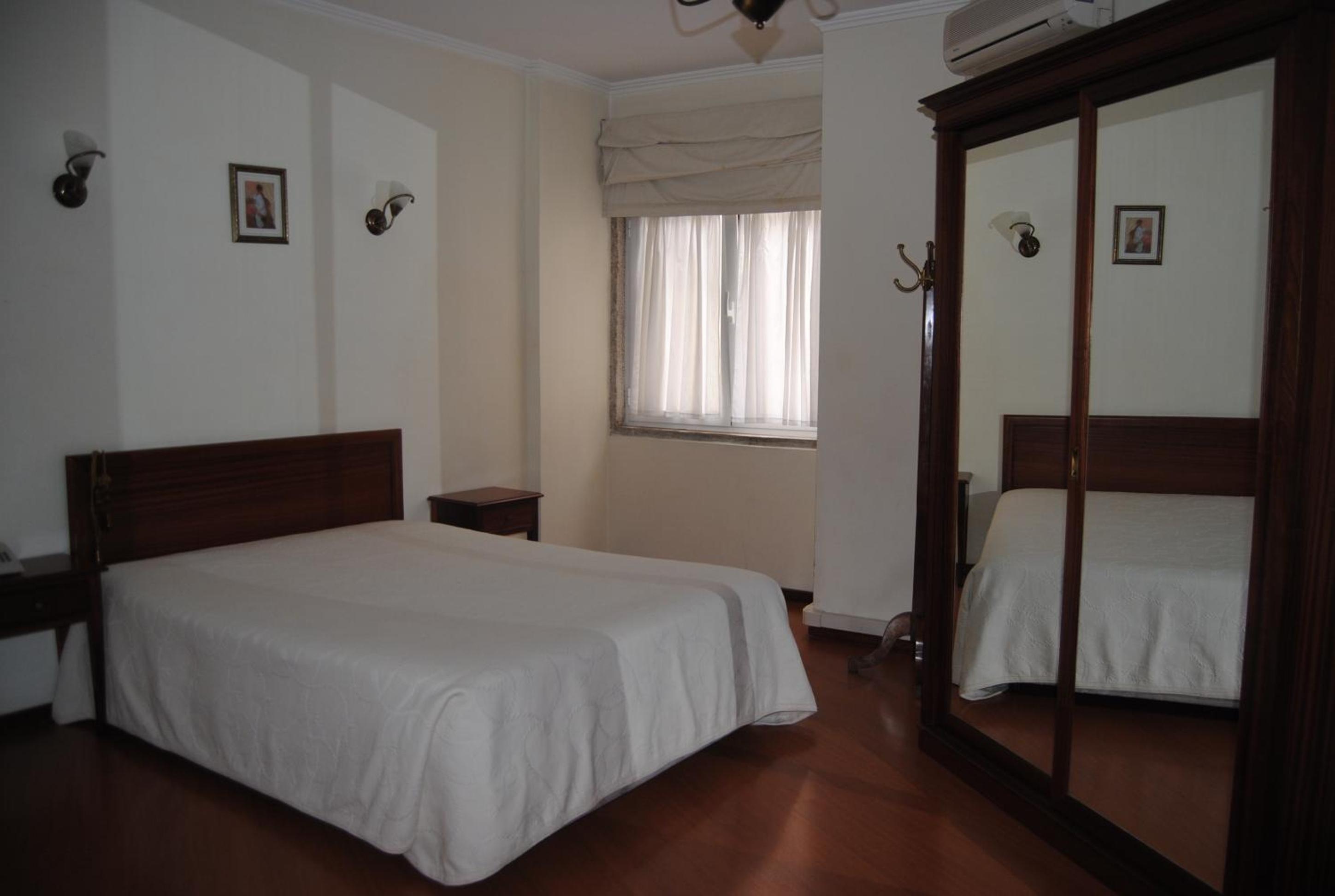 Deluxe Double Room - Photo 14