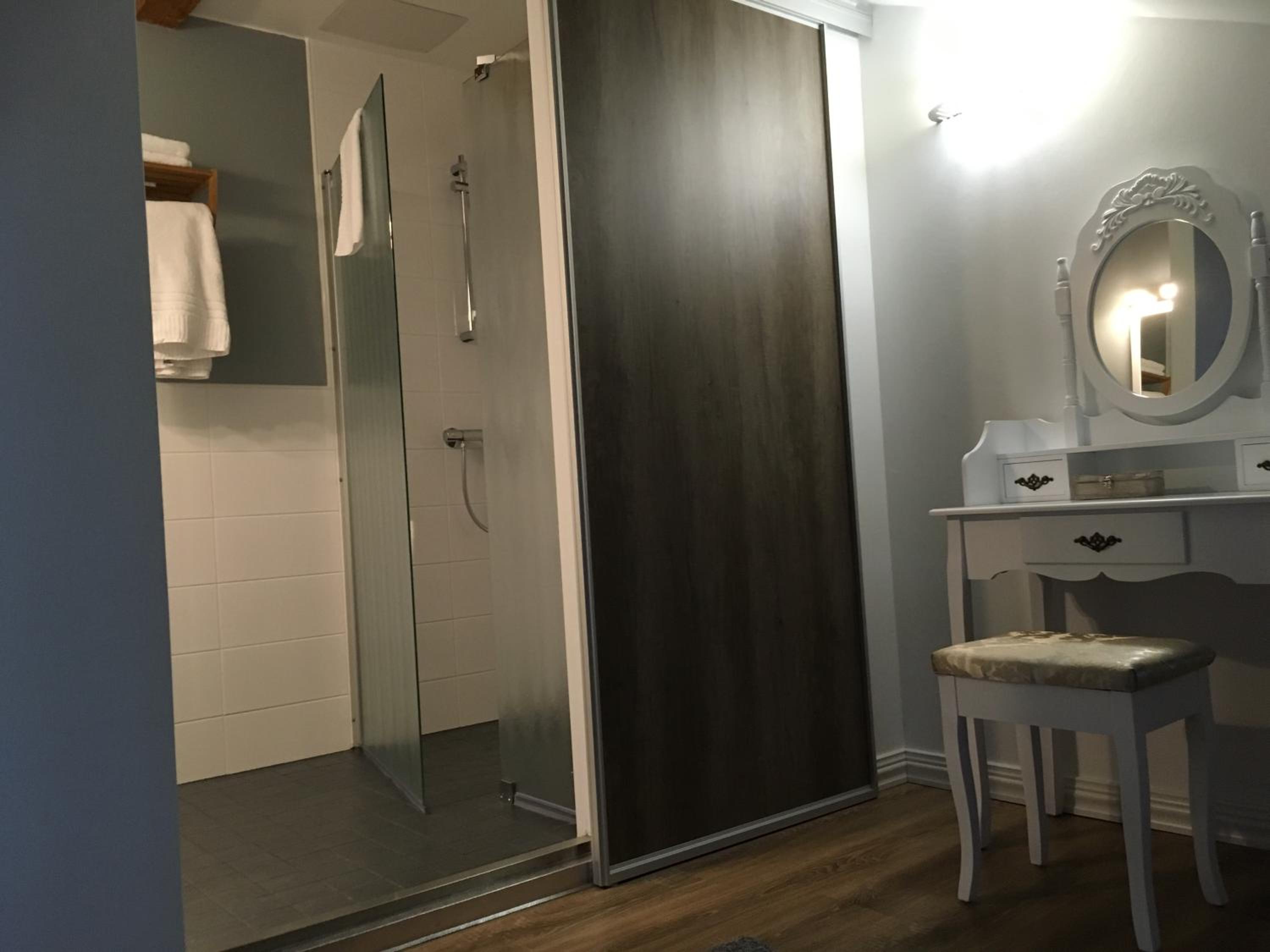 Double Room with Balcony - Photo 2