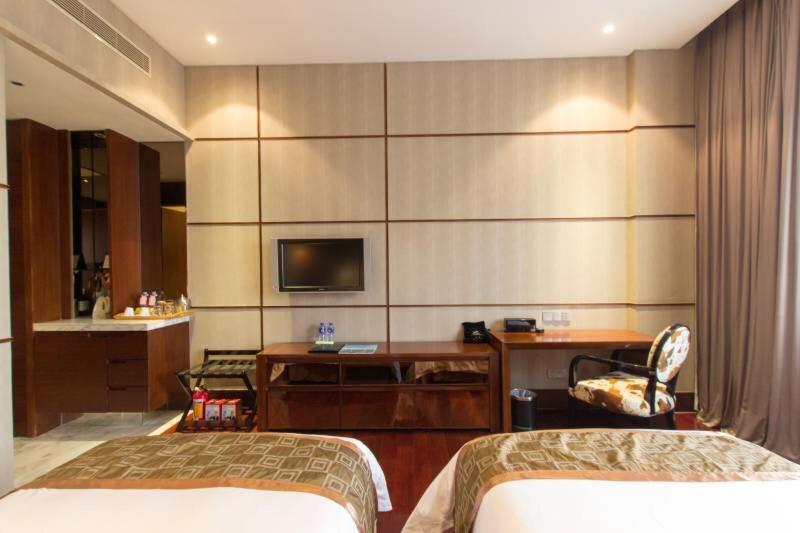 Mainland Chinese Citizens - Executive Twin Room photo 2