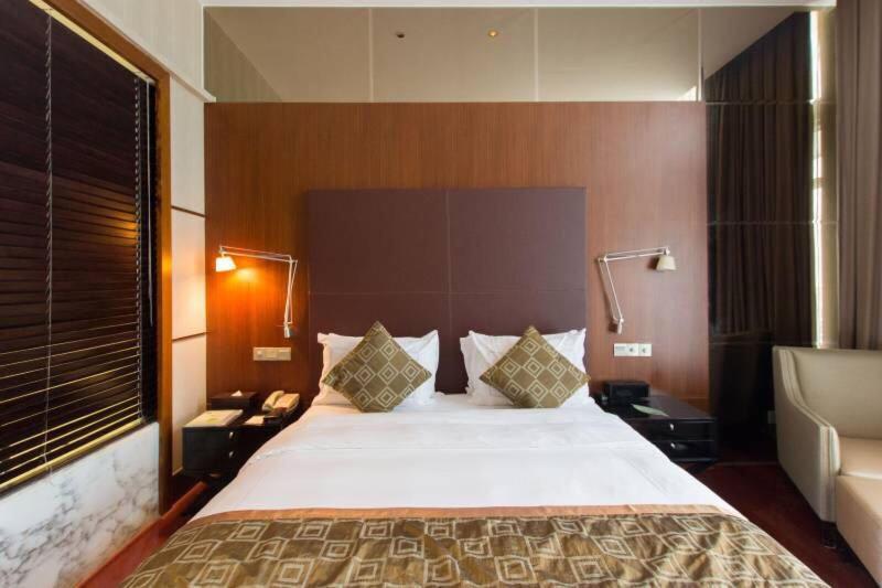 Mainland Chinese Citizens - Executive Queen Room With River View photo 2