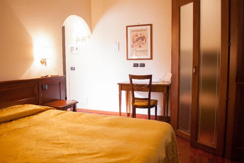 Standard Double Room - Photo 3