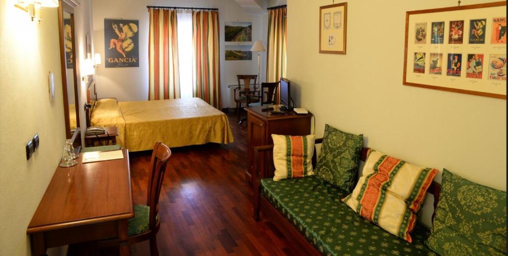 Standard Double Room - Photo 4
