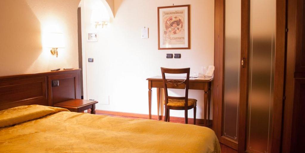 Standard Double Room - Photo 6