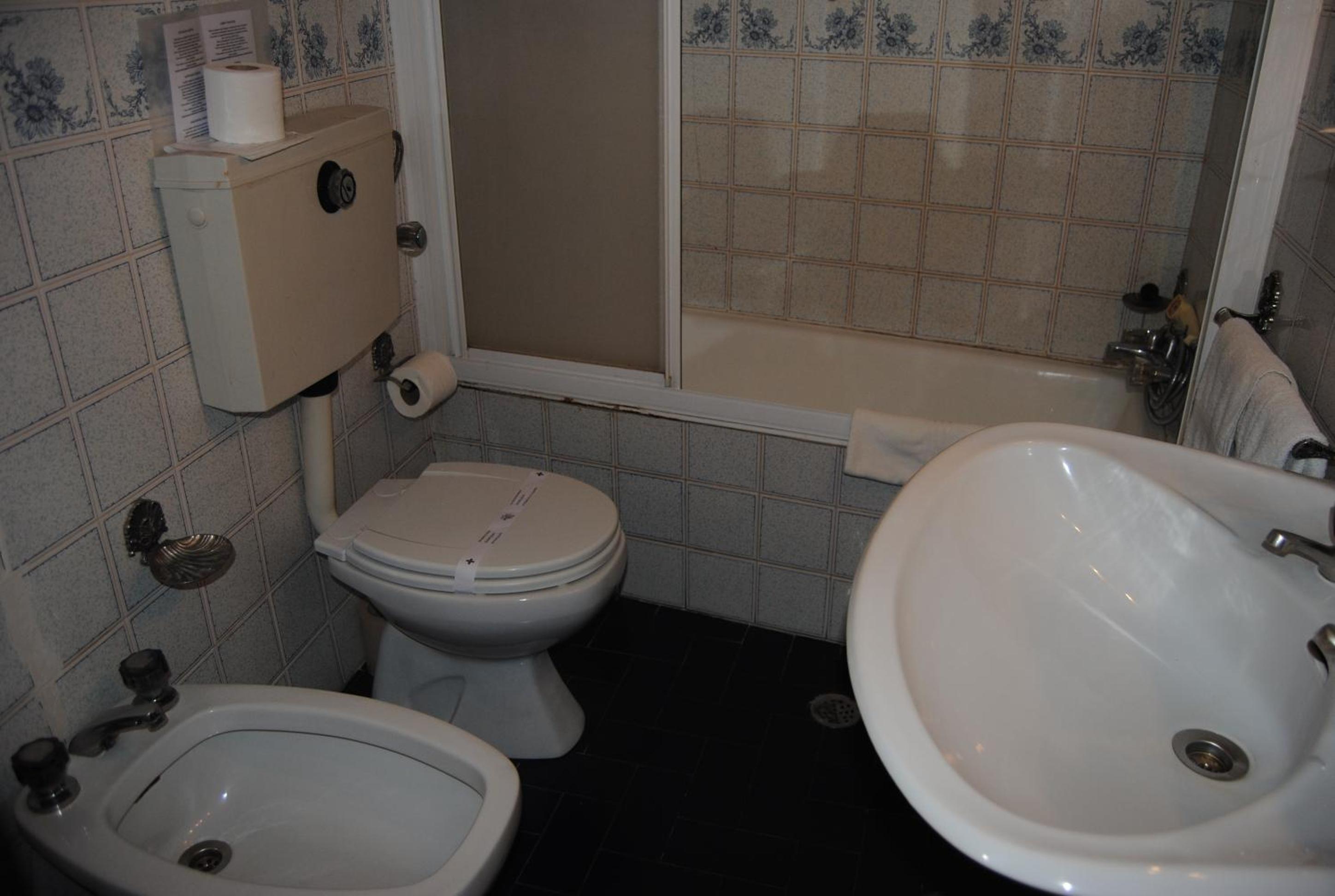 Deluxe Double Room - Photo 8