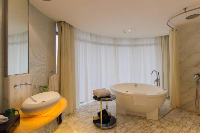 Executive Suite photo 2