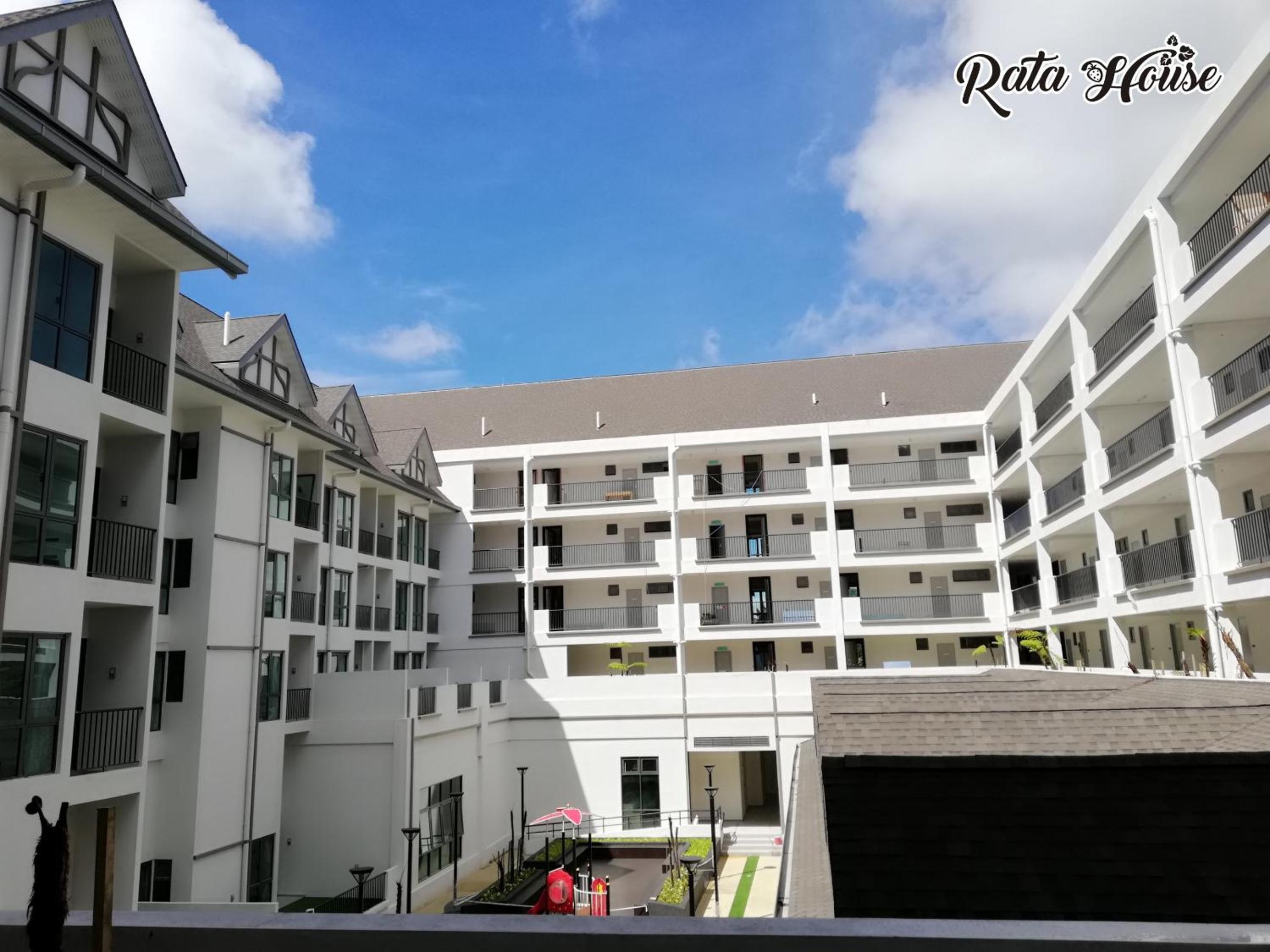 Apartment with Mountain View photo 3