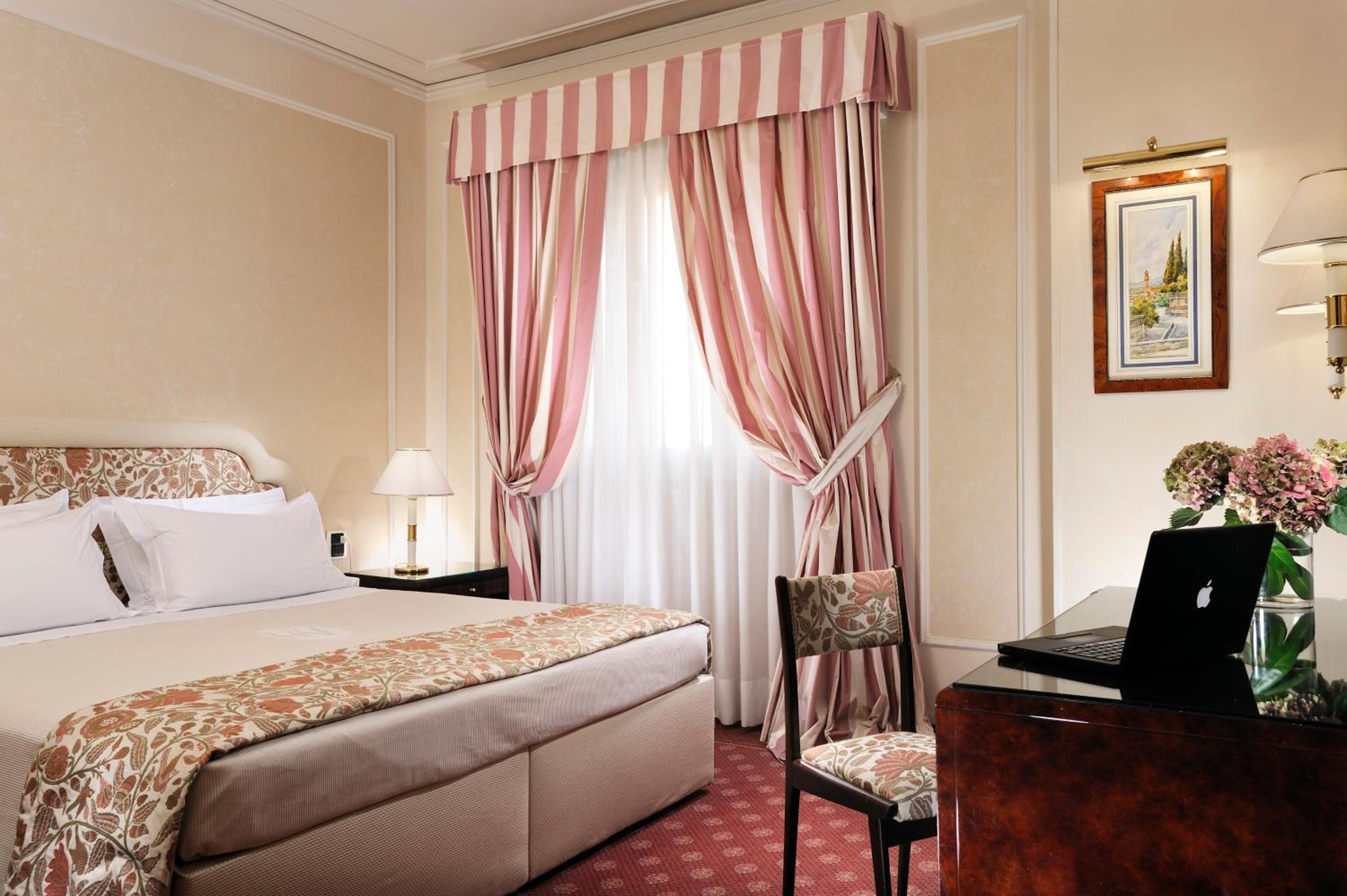 Classic Double or Twin Room - Photo 2