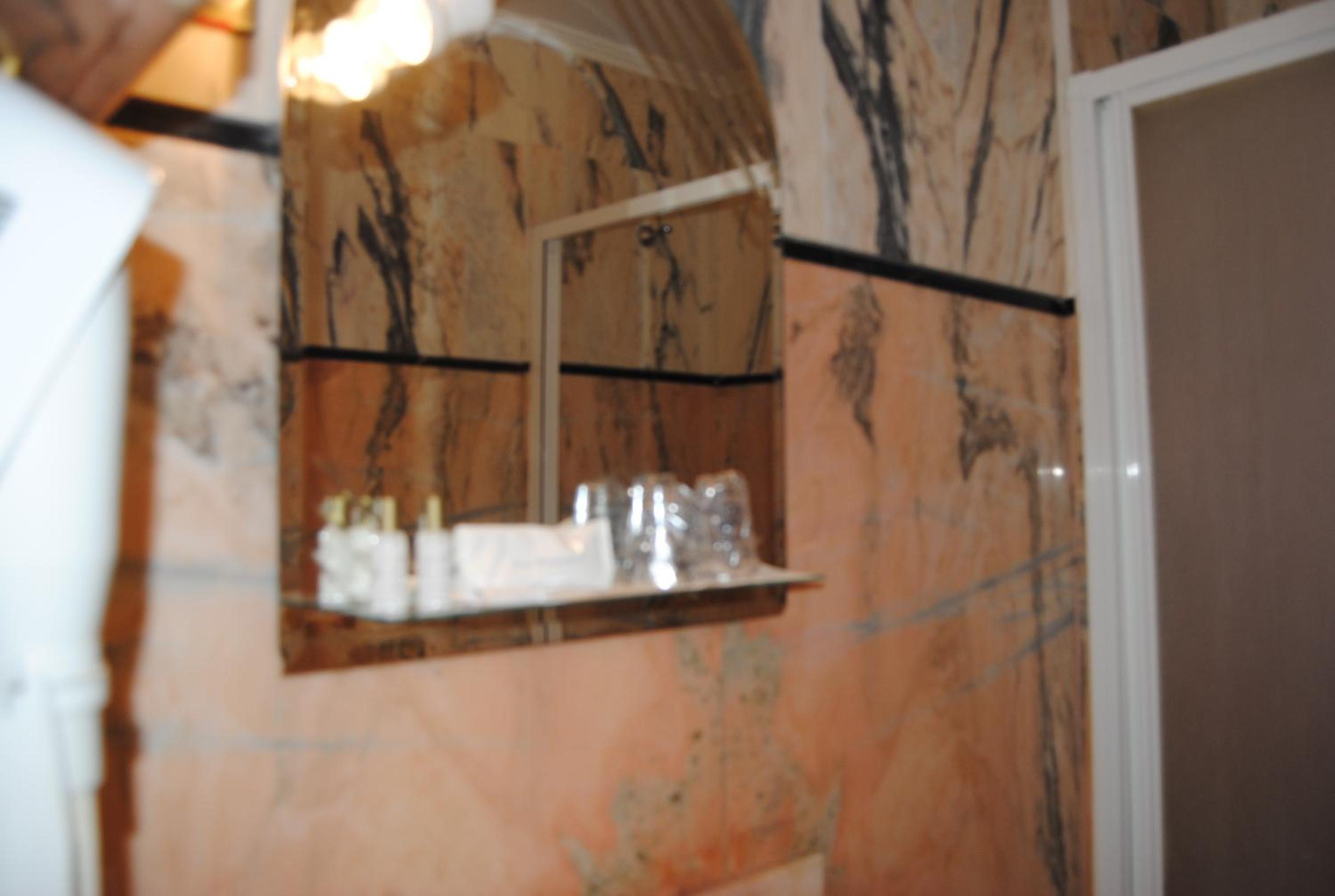 Super Deluxe Double Room - Photo 11
