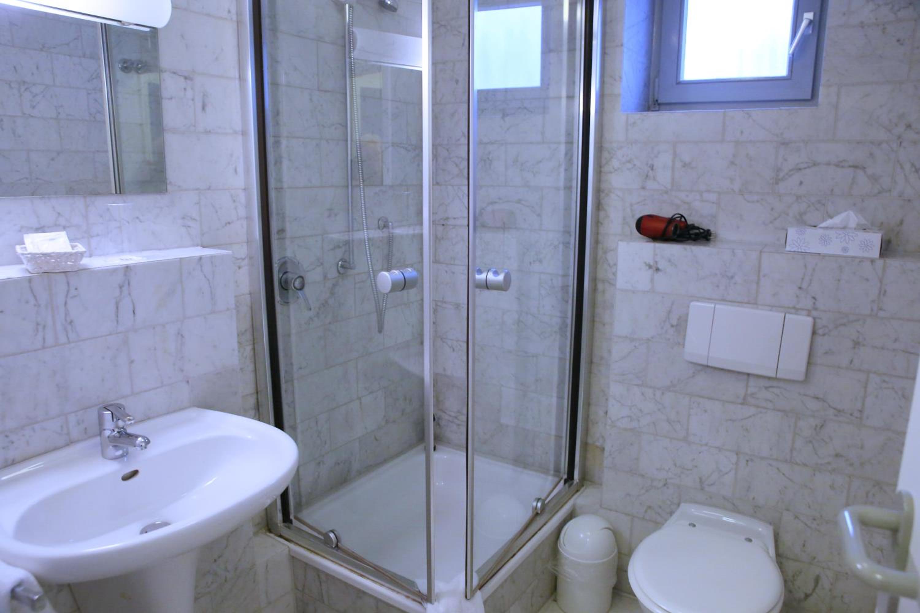 Double Room - Photo 3
