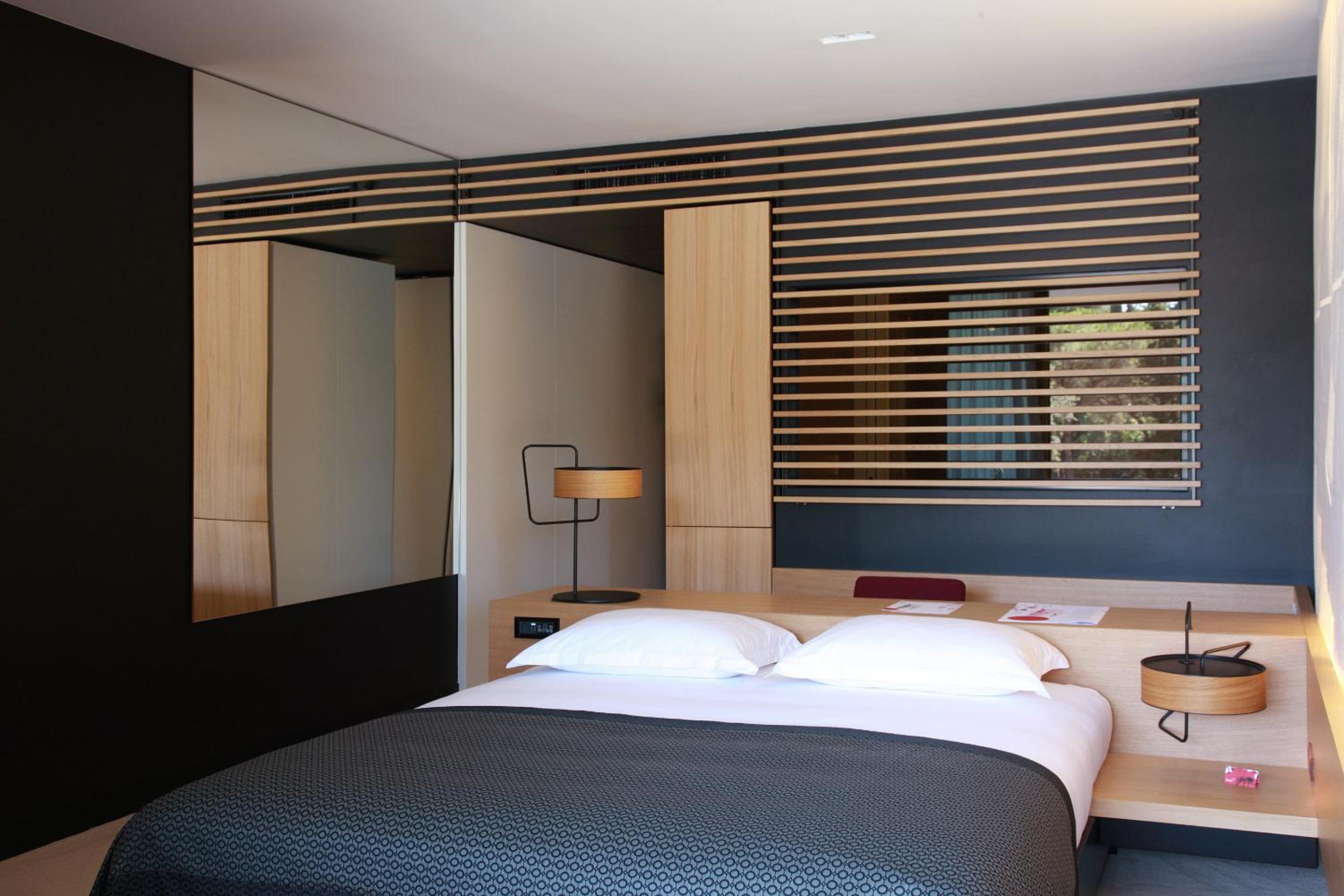 Deluxe Plunge Pool Room - Photo 5