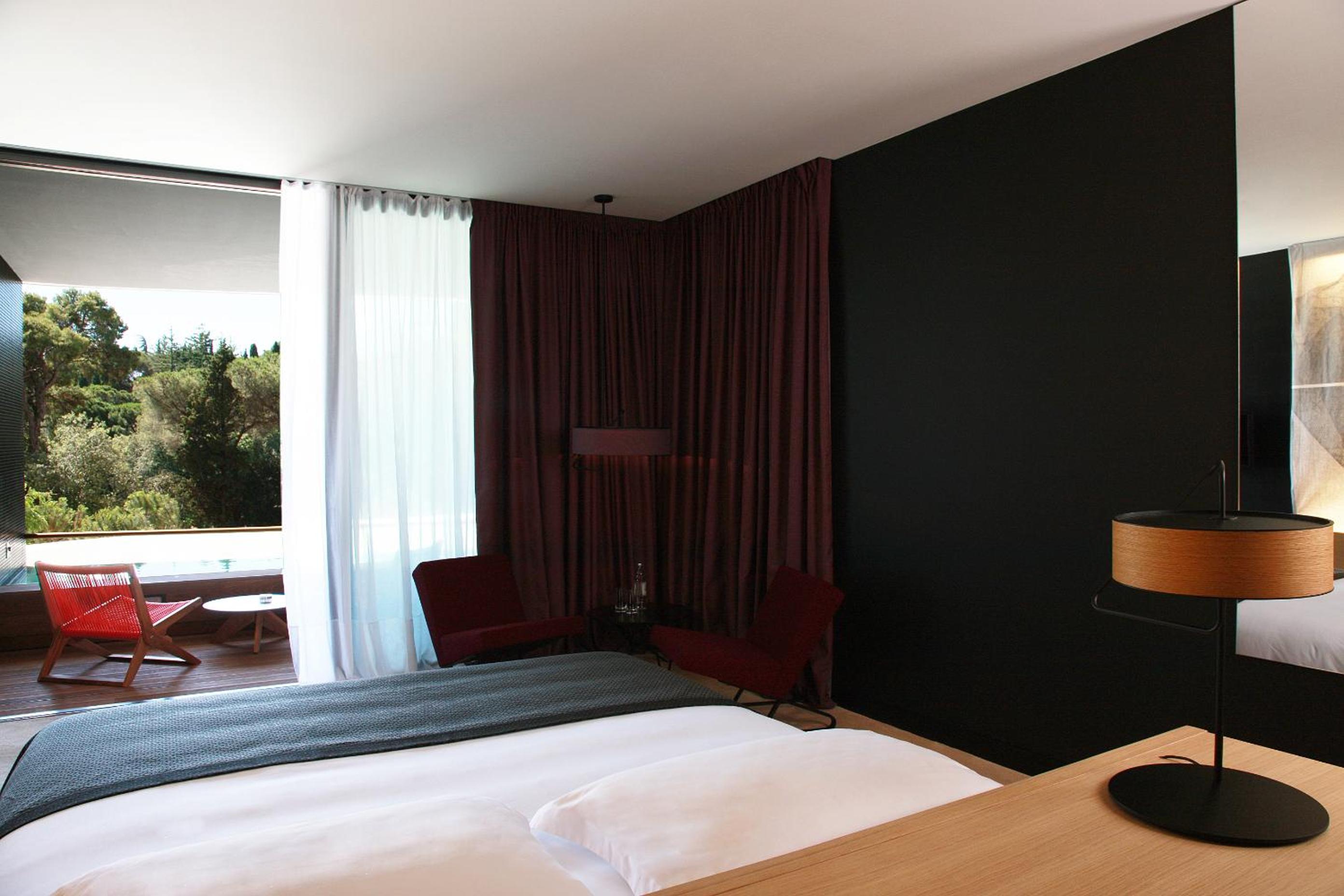 Deluxe Plunge Pool Room - Photo 4