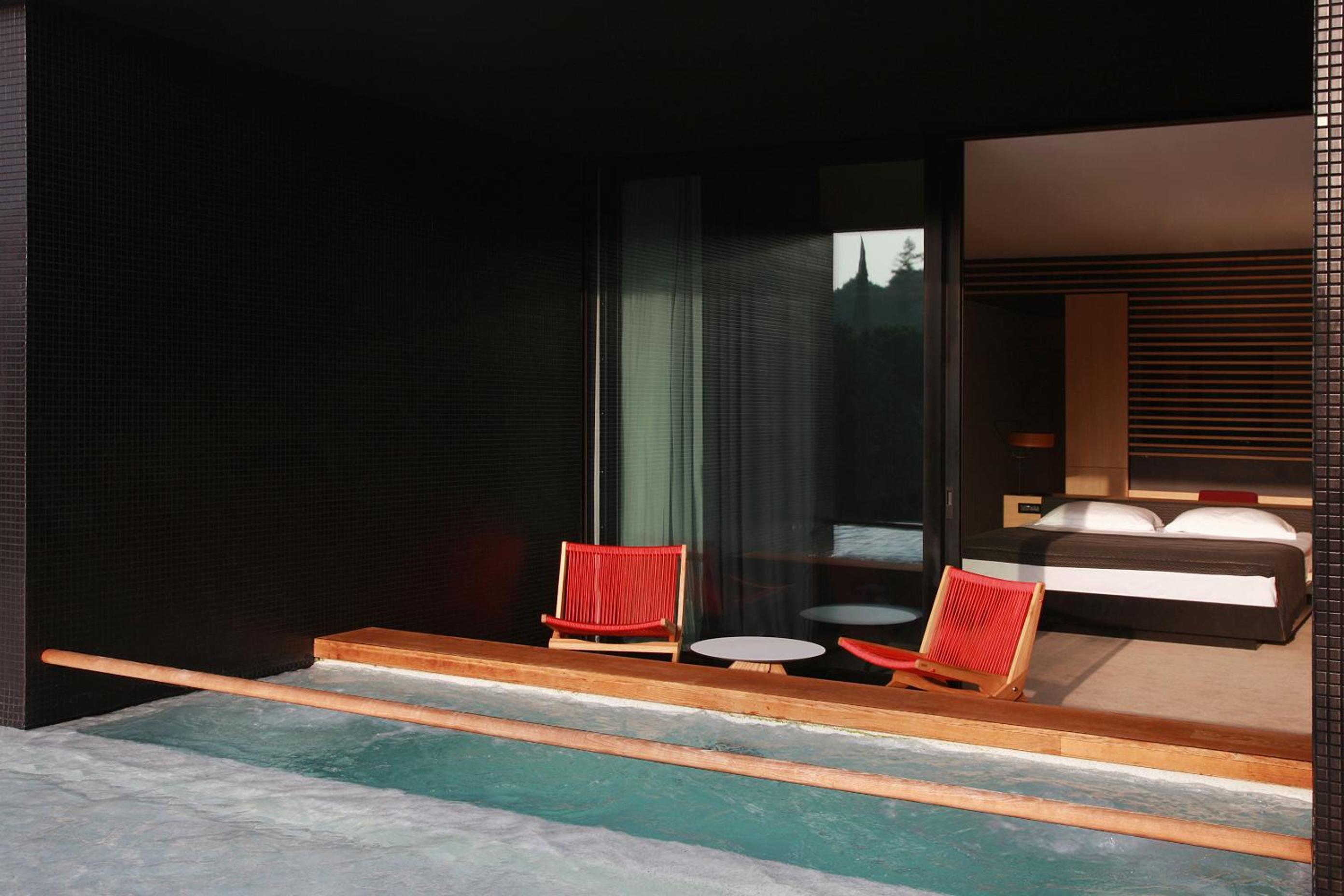 Deluxe Plunge Pool Room - Photo 2