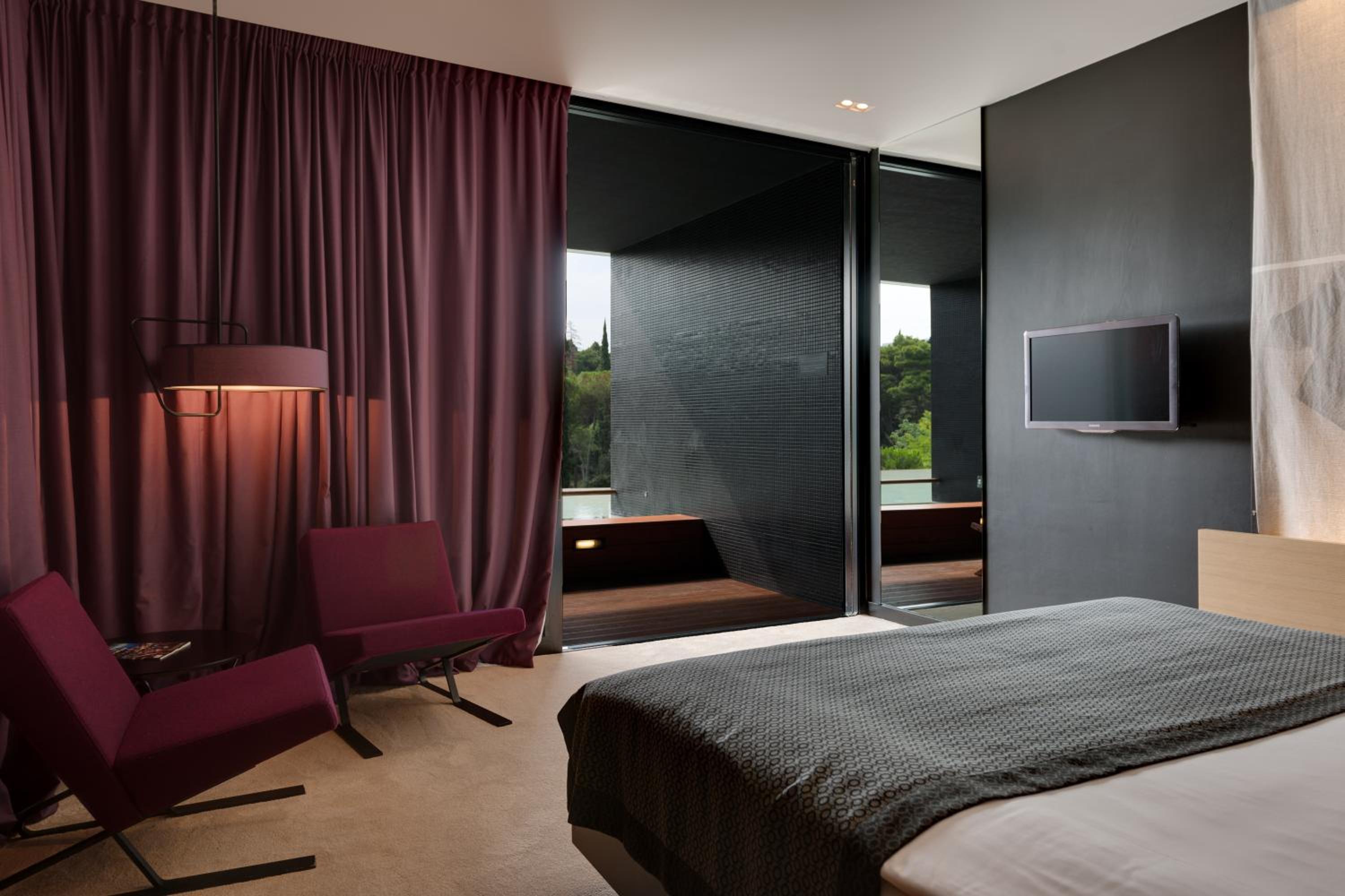 Deluxe Plunge Pool Room - Photo 6