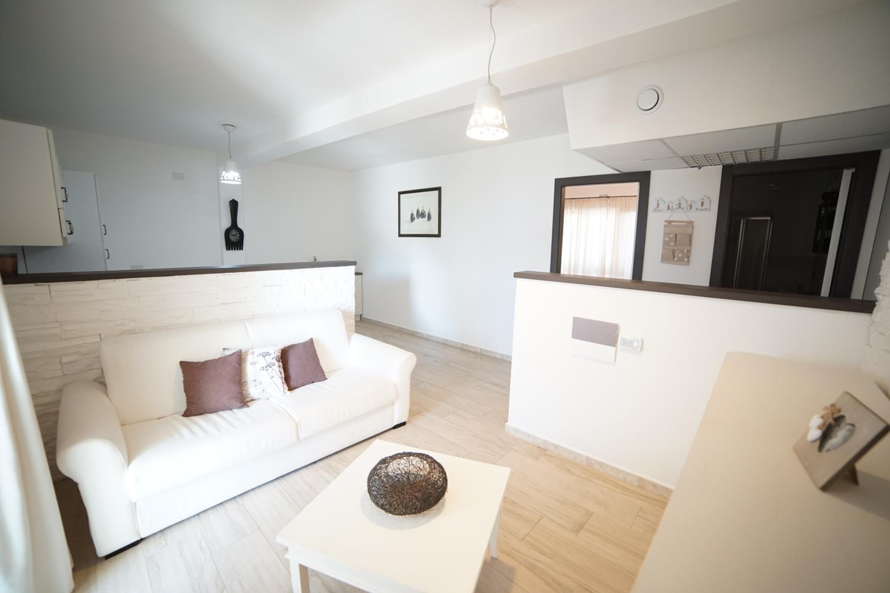 One-Bedroom Apartment - Located in via del Mare
