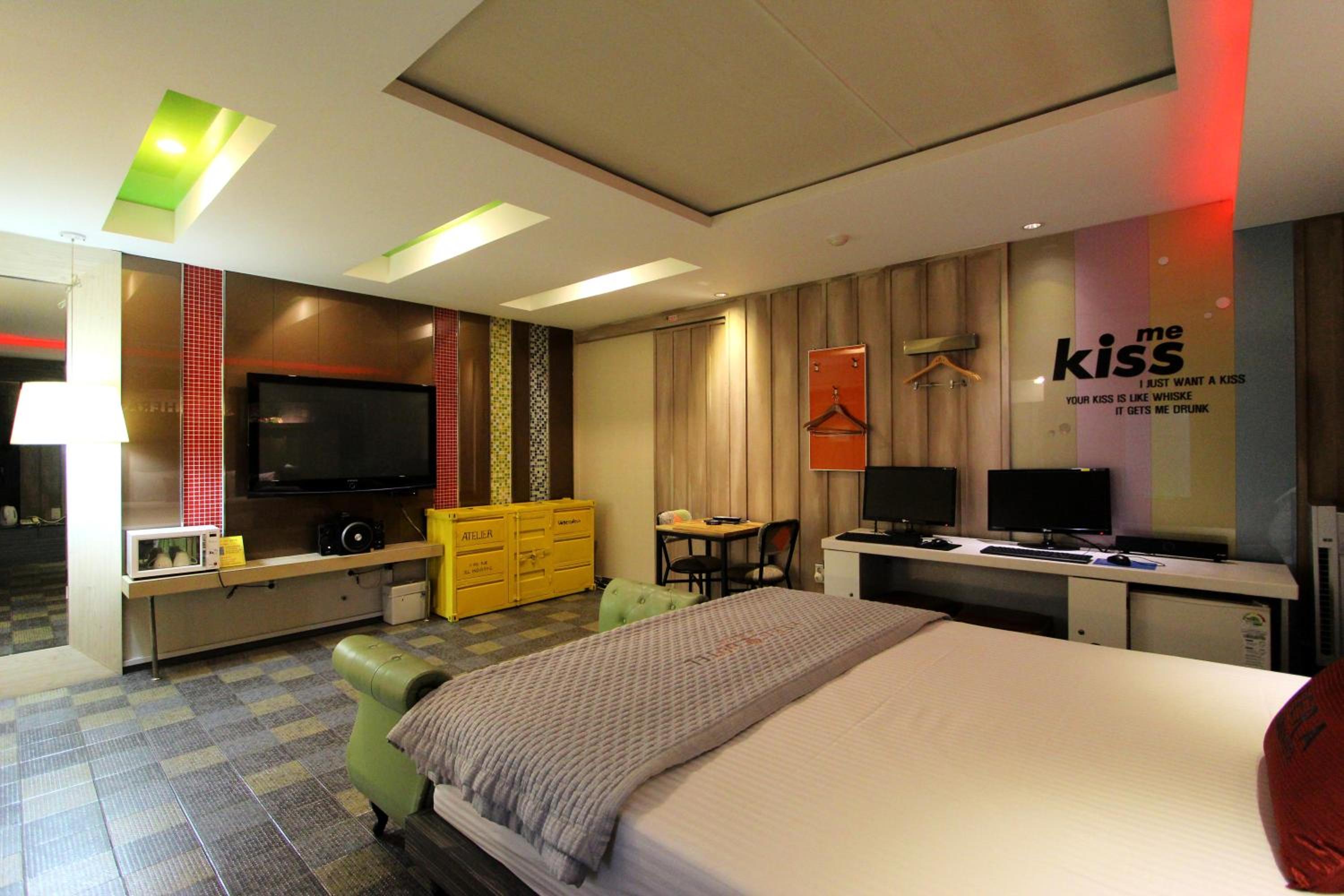 Standard King Room - Photo 1