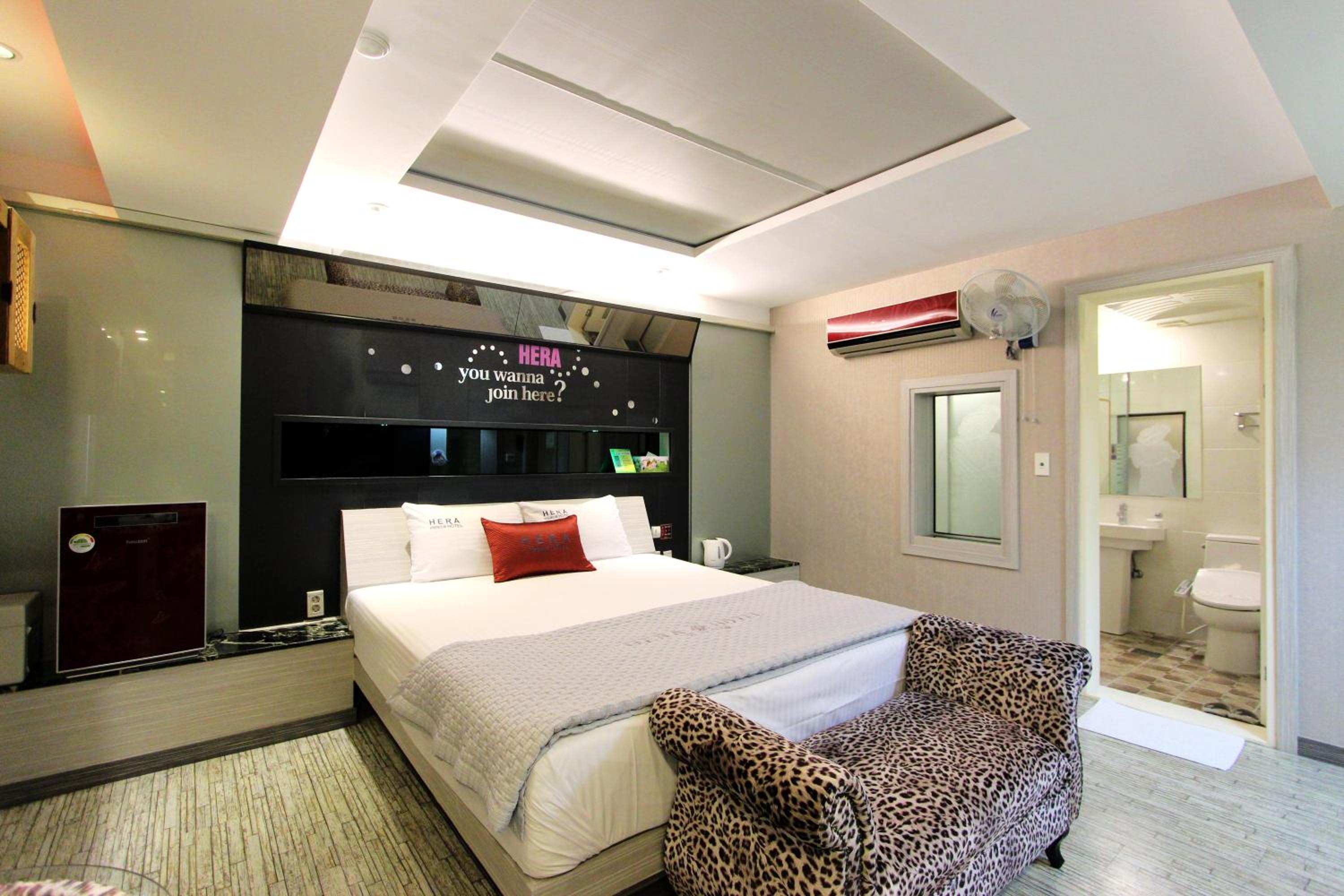 Standard King Room - Photo 3