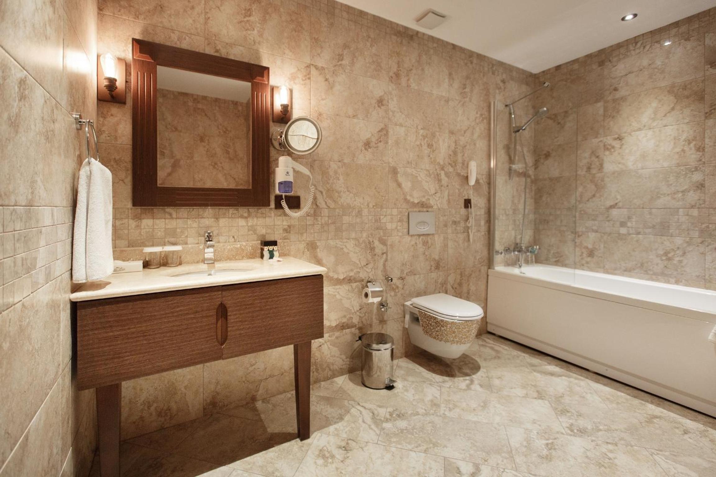 Double Room with Lake View thumbnail 6