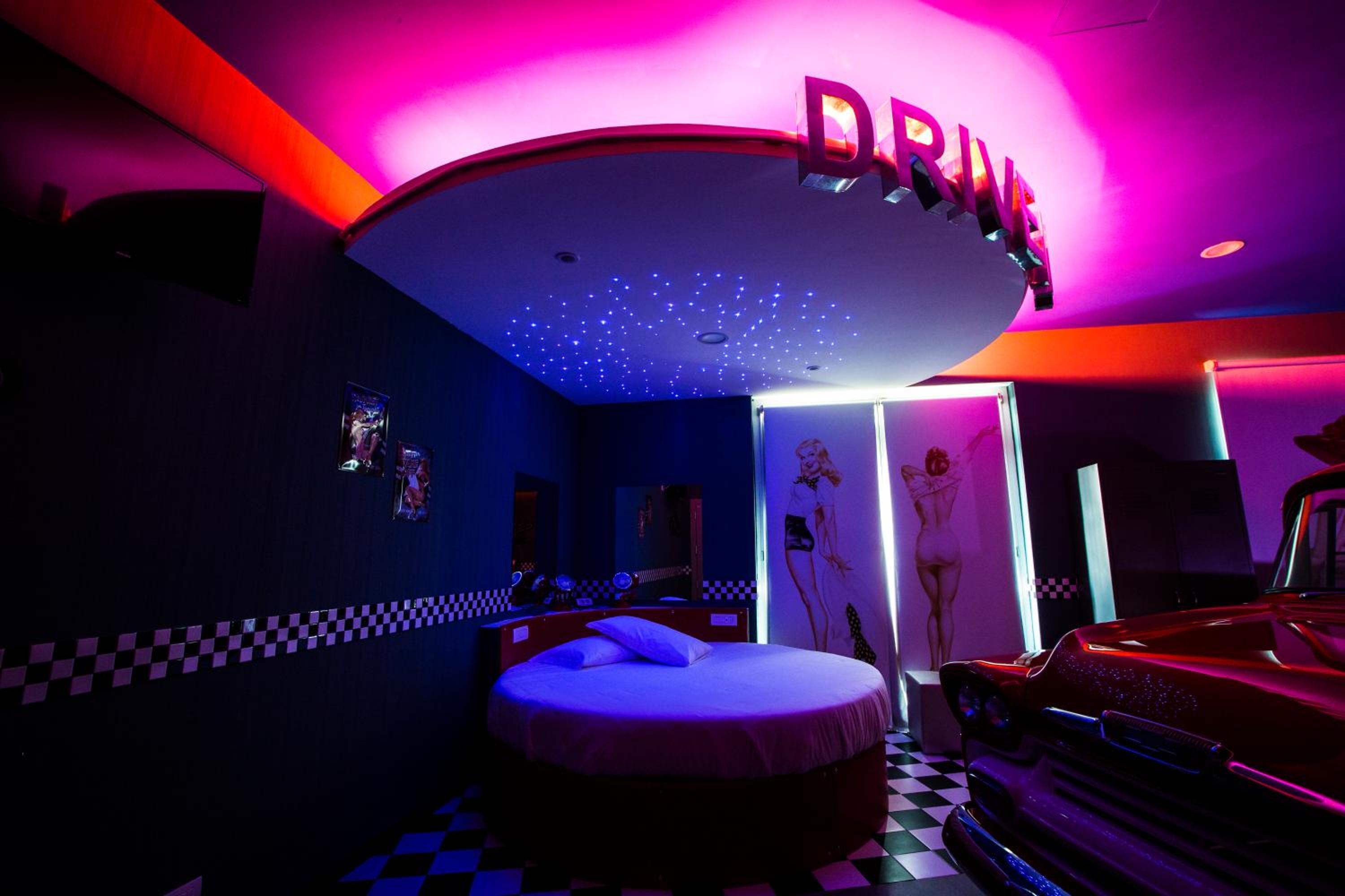 Suite with Hot Tub photo 1