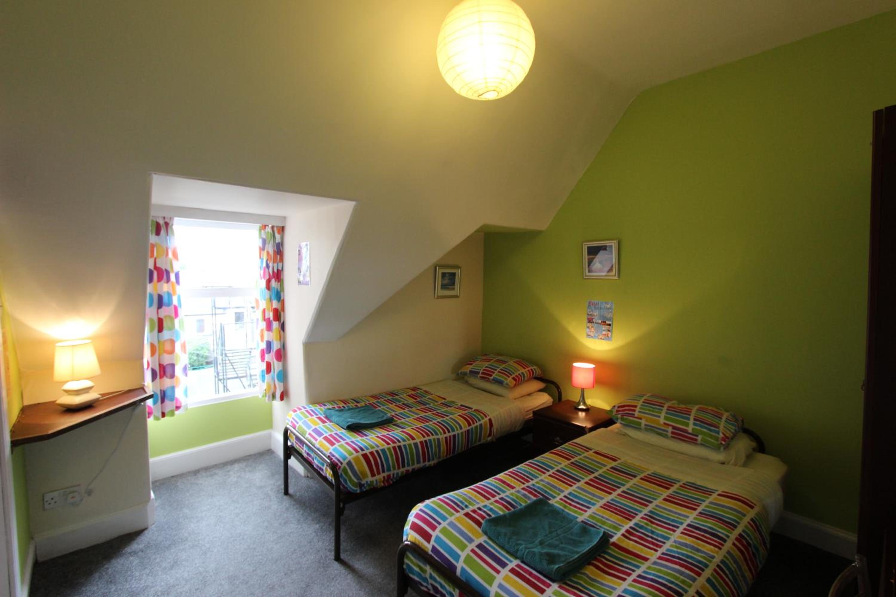 Budget Twin Room with En-Suite - Photo 4