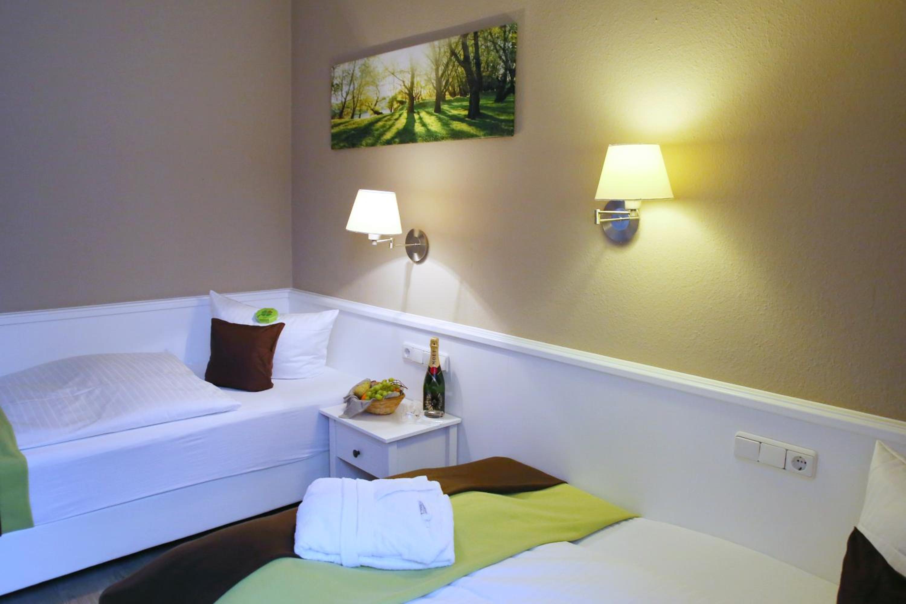 Double Room - Photo 12