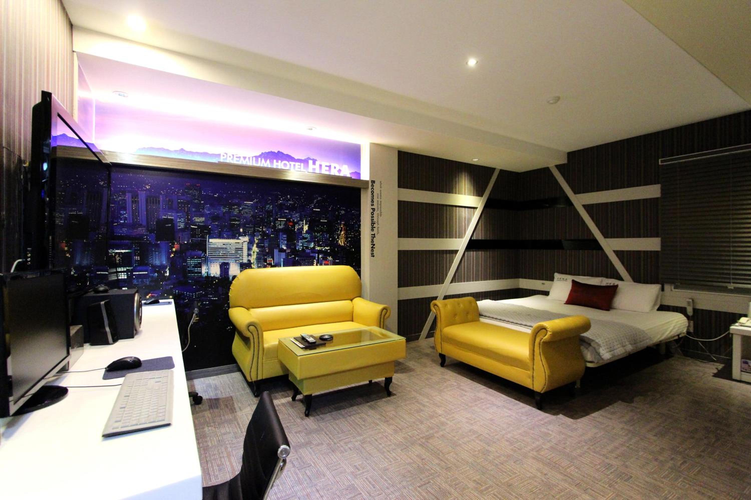 Superior King Room - Photo 3