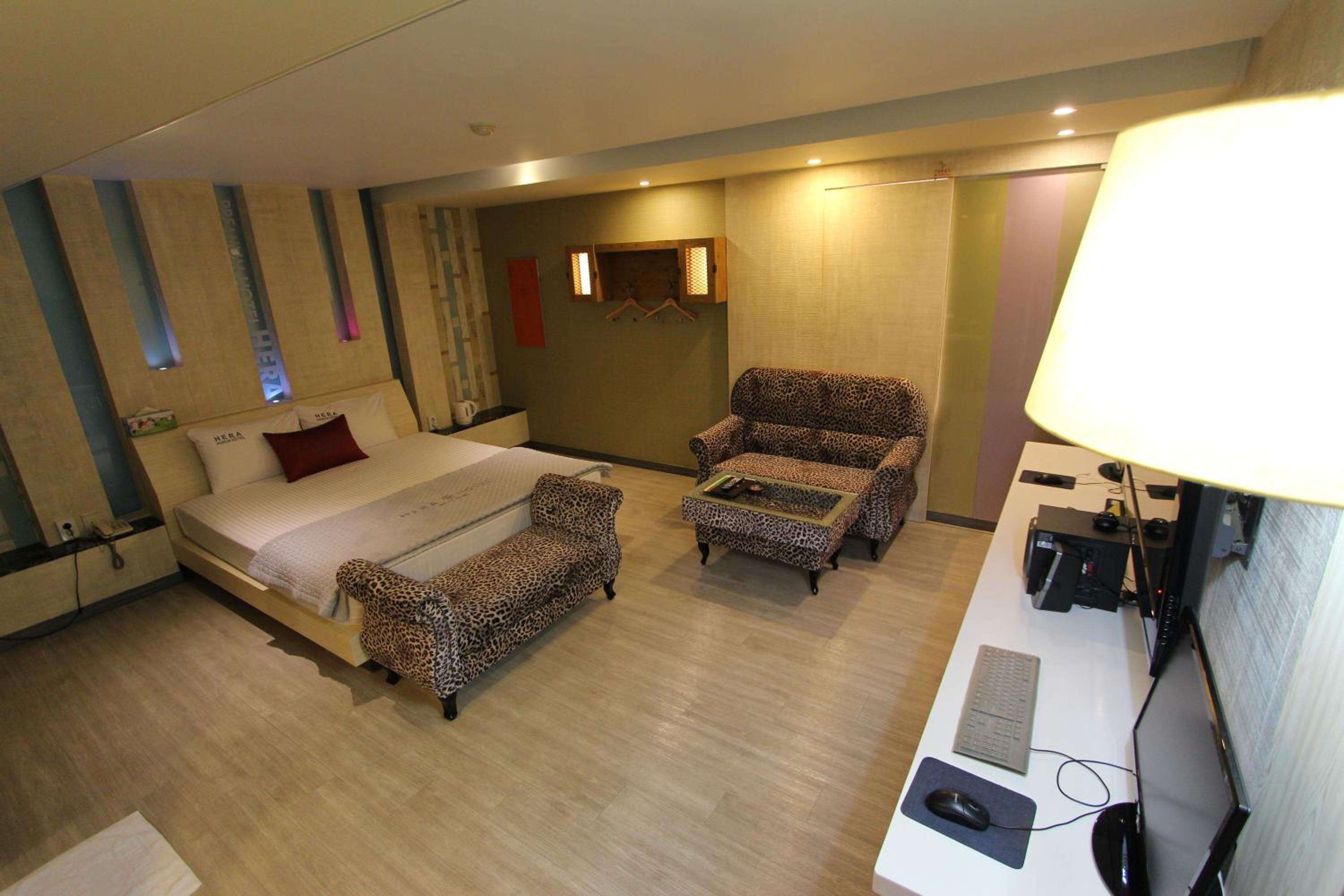 Superior King Room - Photo 2