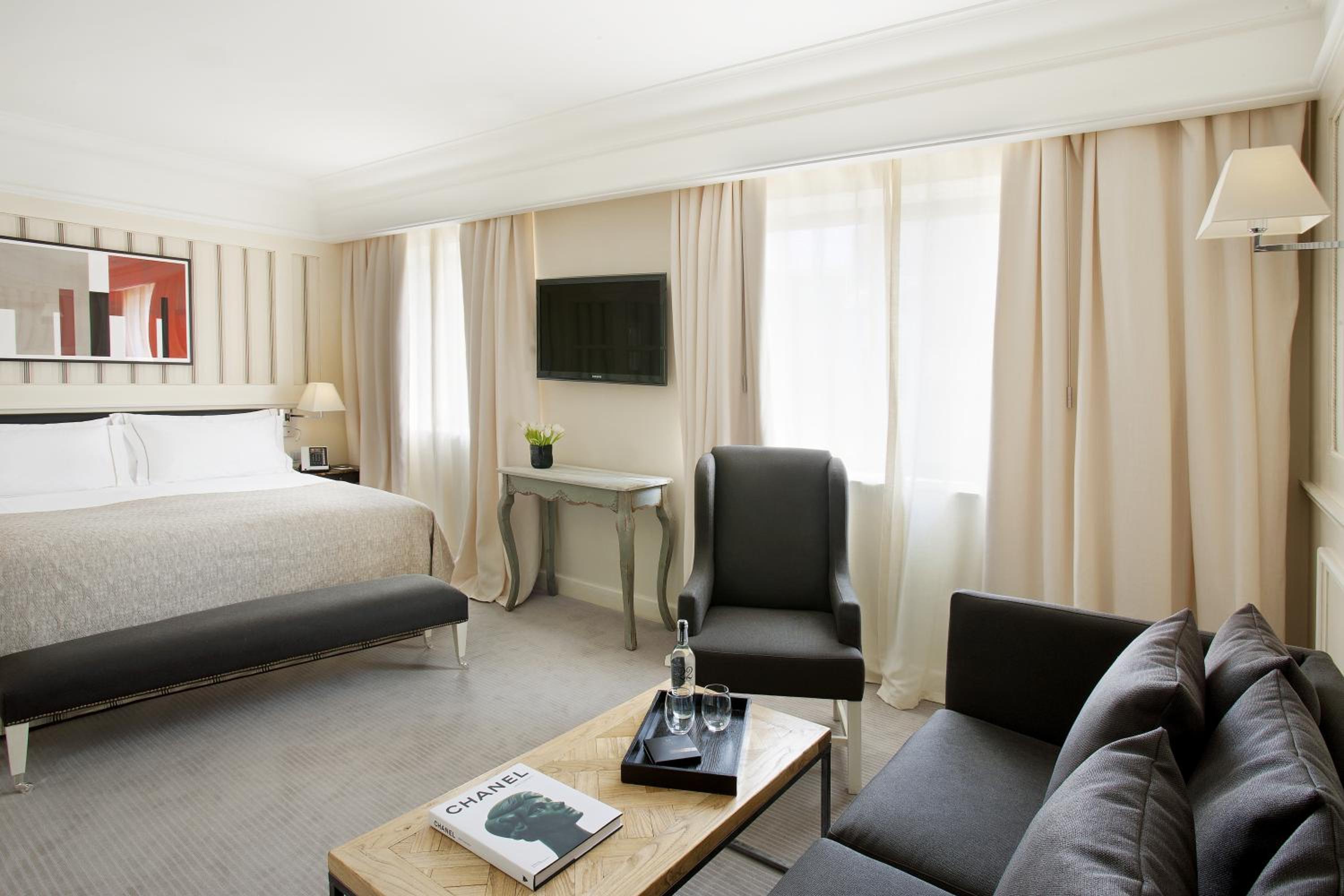 Premium Family Room - Photo 1