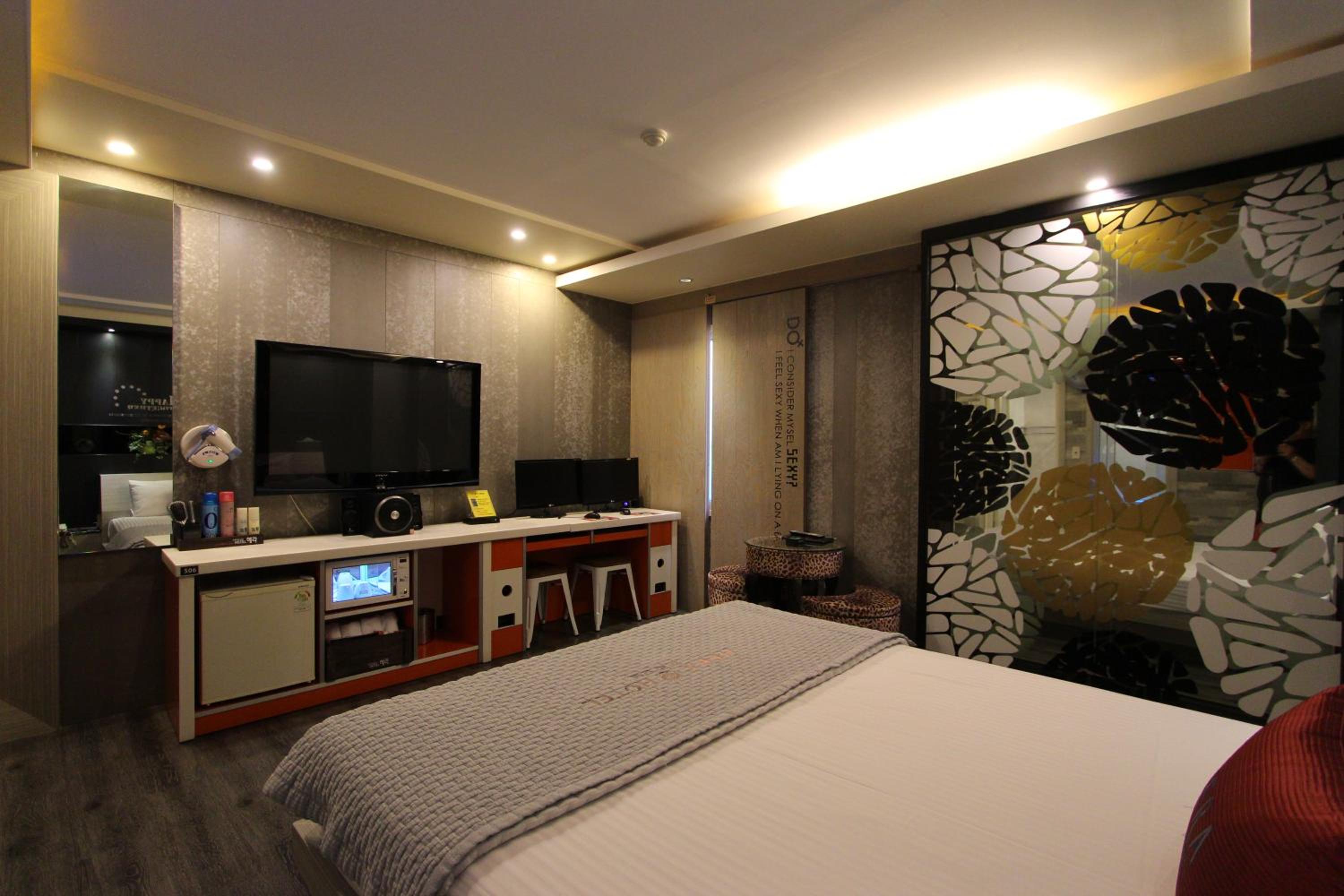 Superior King Room - Photo 17