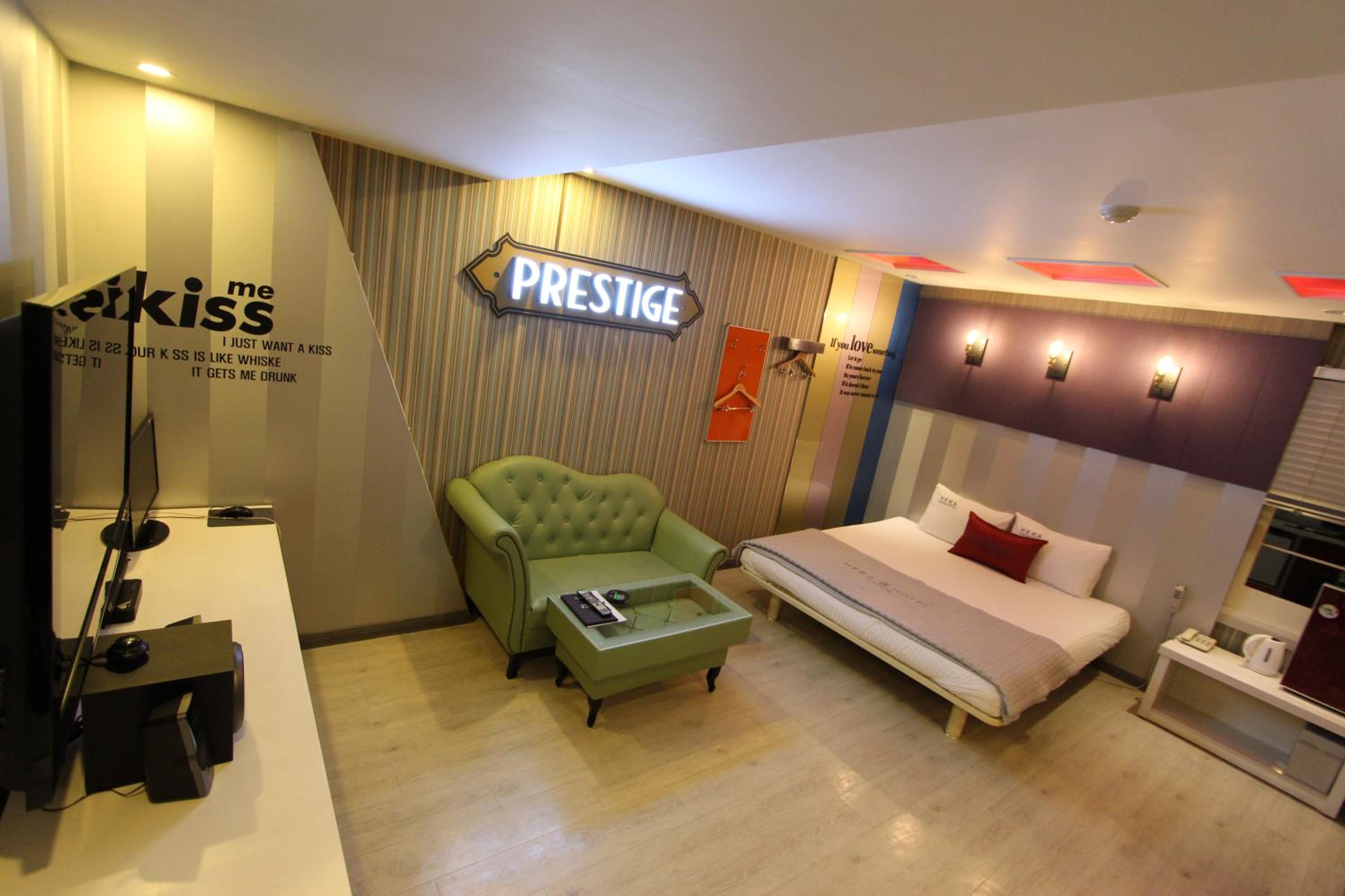 Superior King Room - Photo 16