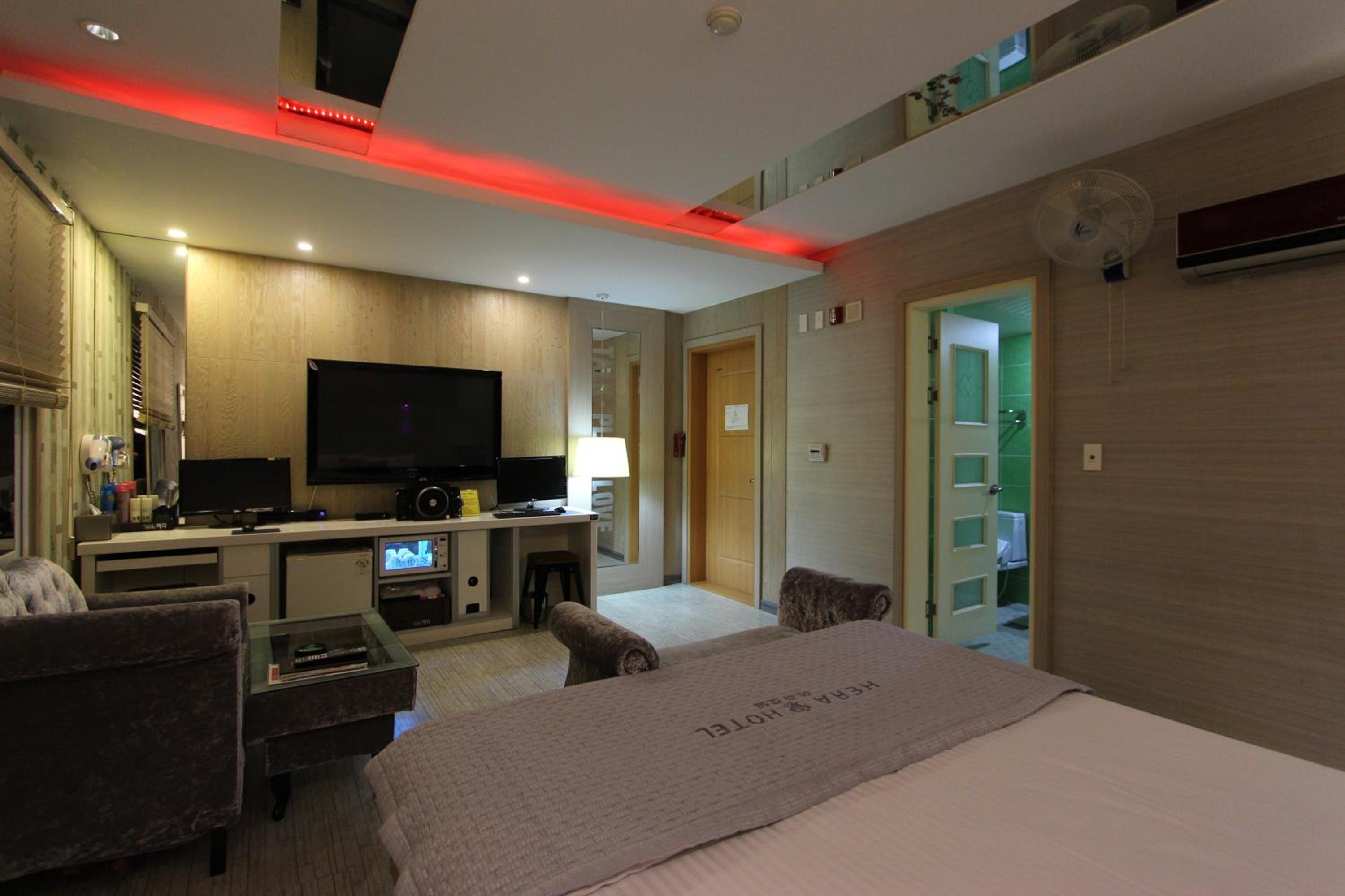 Superior King Room - Photo 15