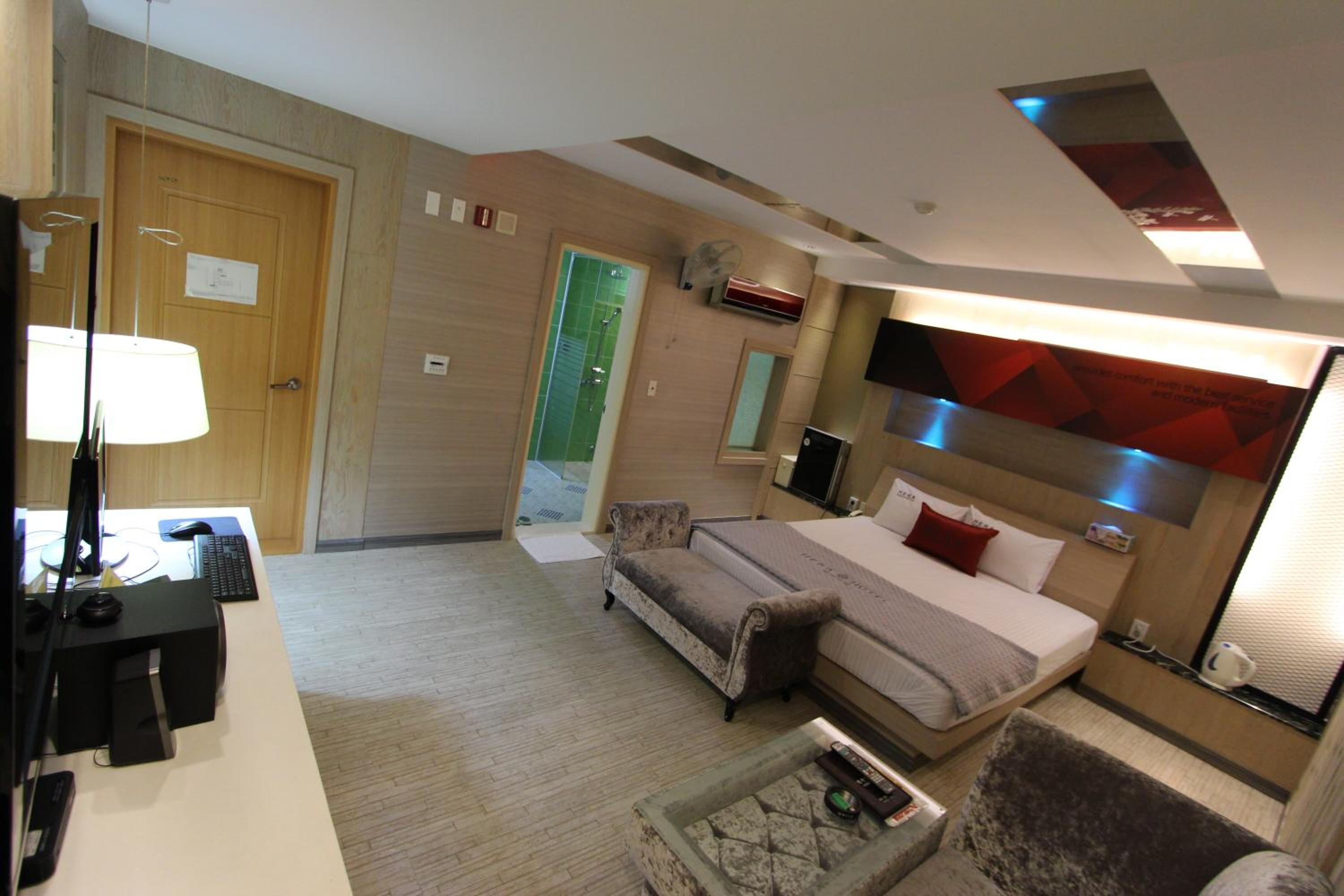Superior King Room - Photo 14