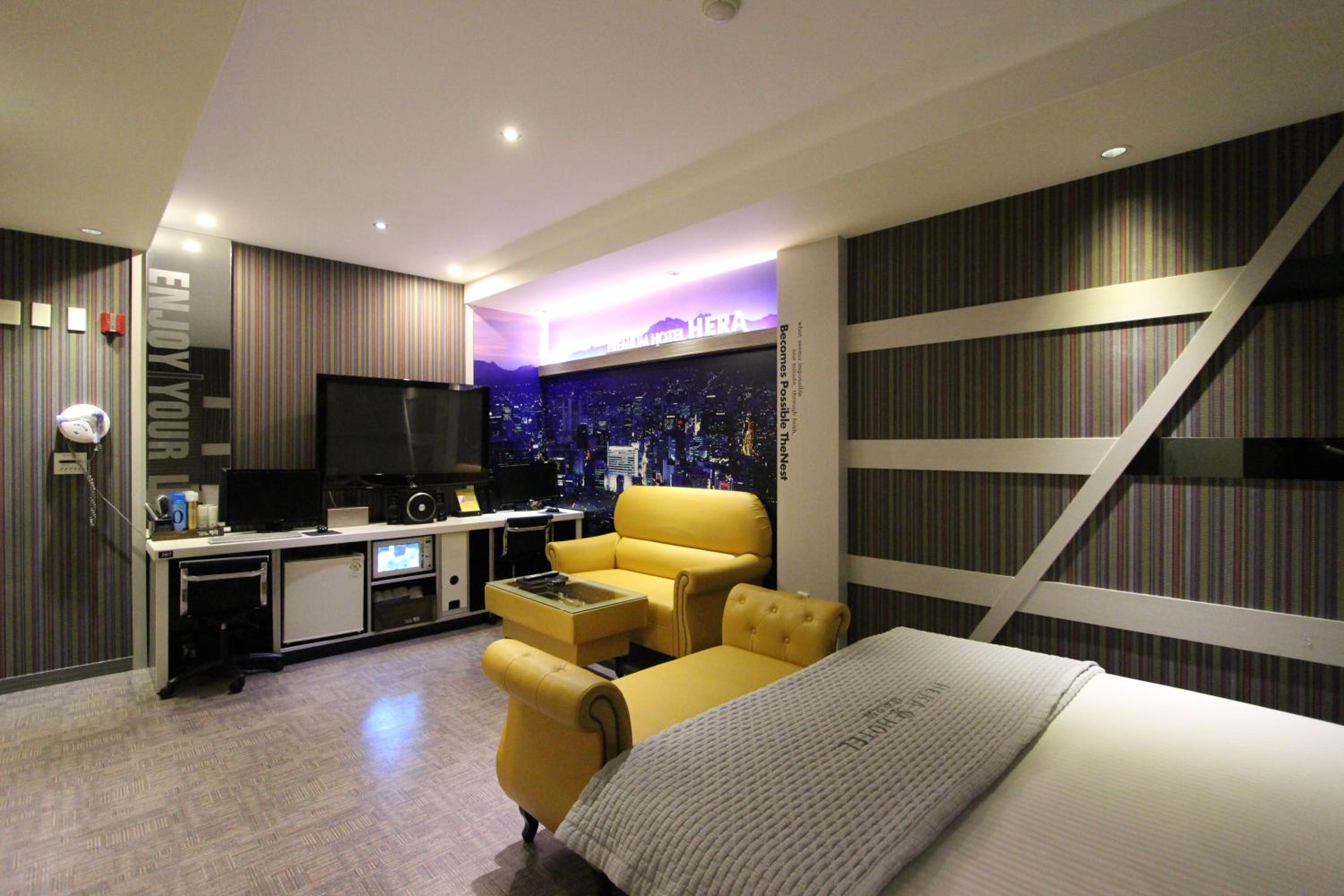Superior King Room - Photo 4