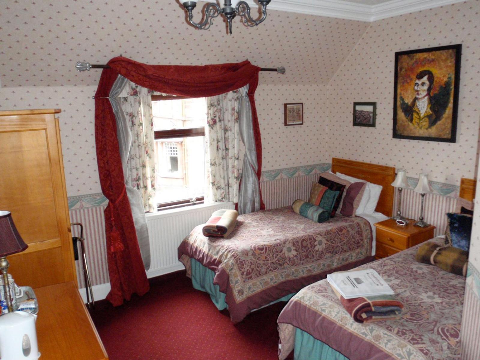 Twin Room with Private Bathroom photo 1
