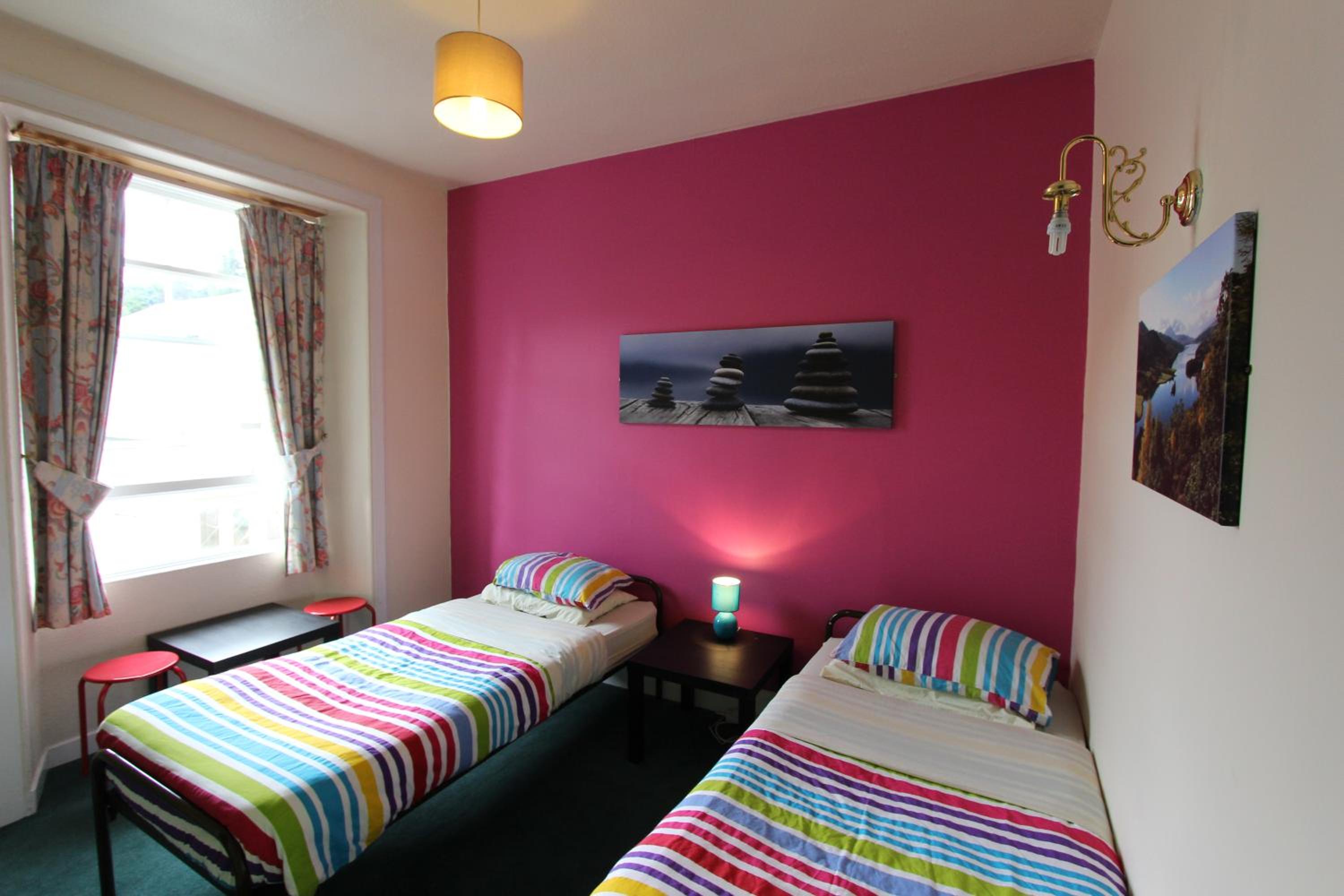 Budget Twin Room with En-Suite - Photo 3