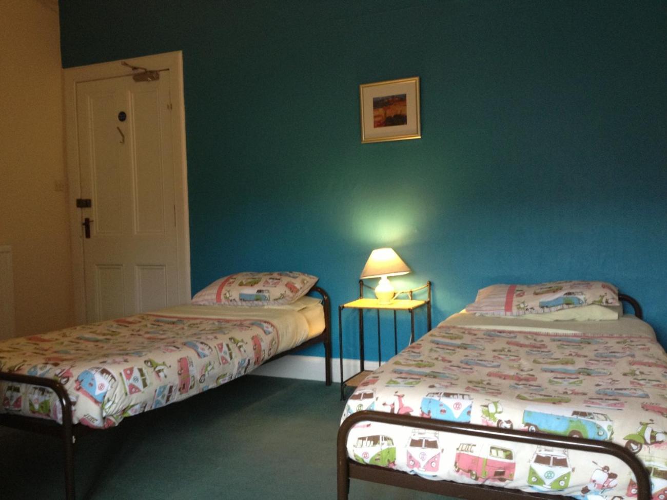 Budget Twin Room with En-Suite - Photo 2
