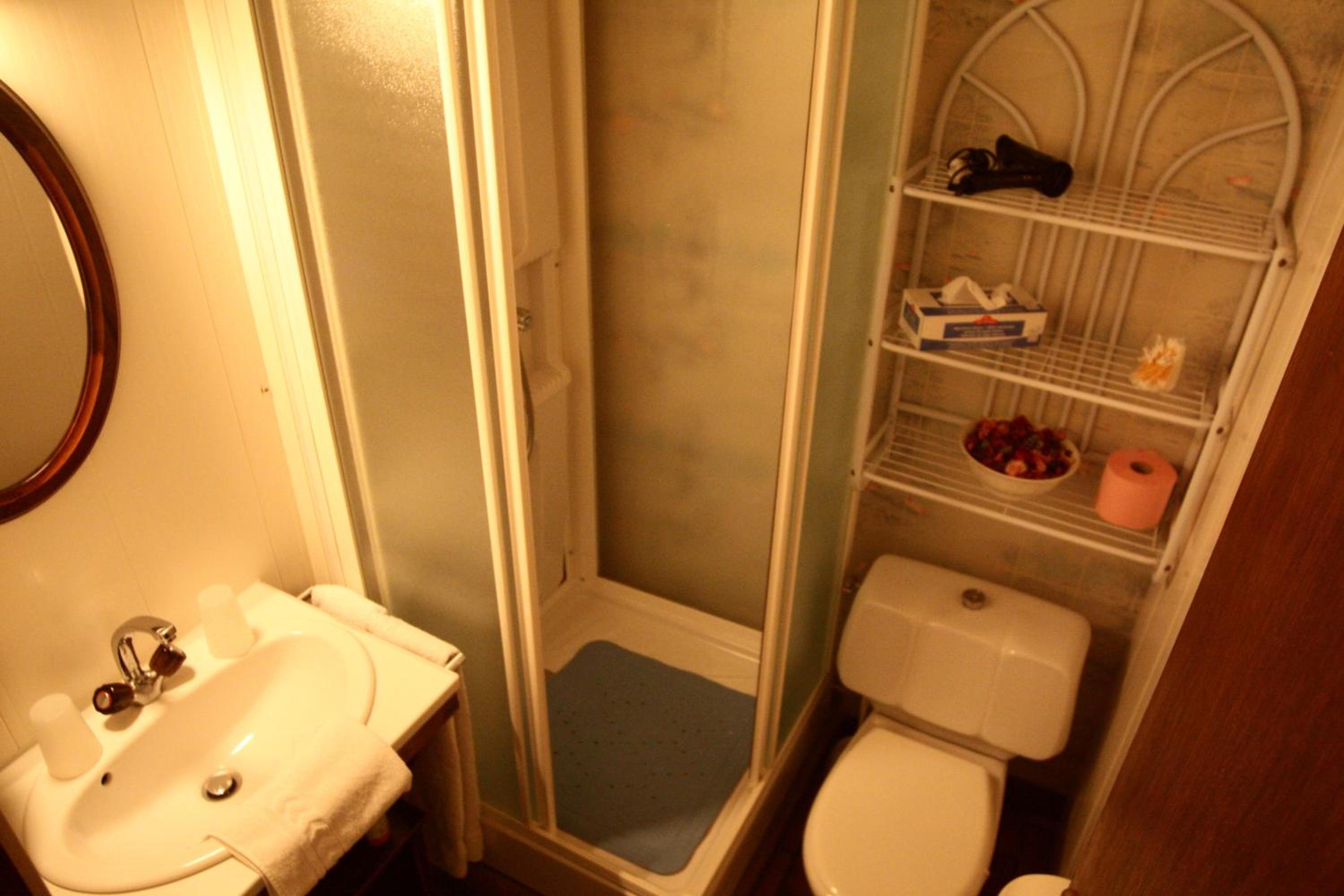Economy Double Room photo 2