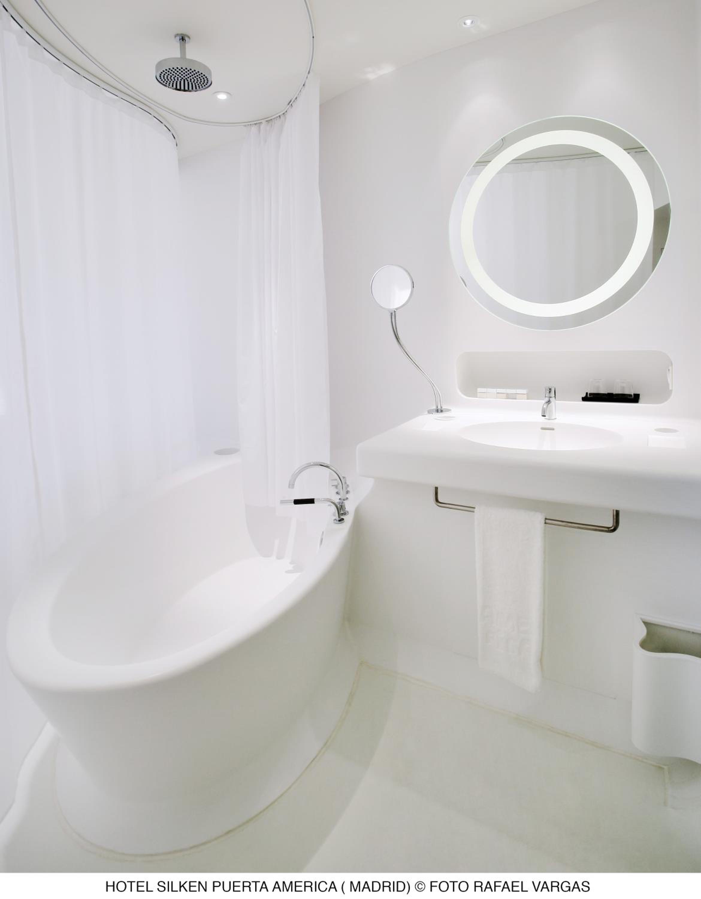 Deluxe Room - Photo 22