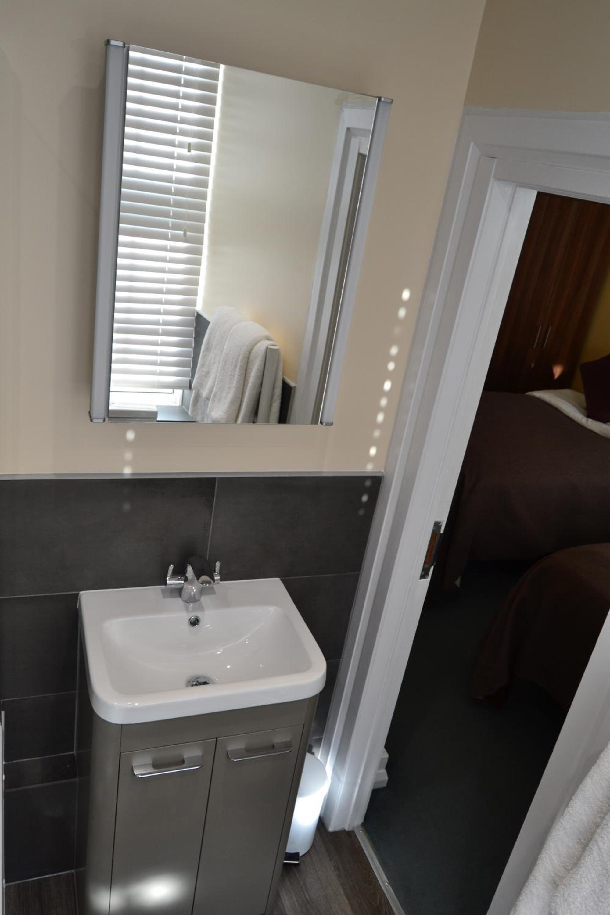 Double Room - Photo 9