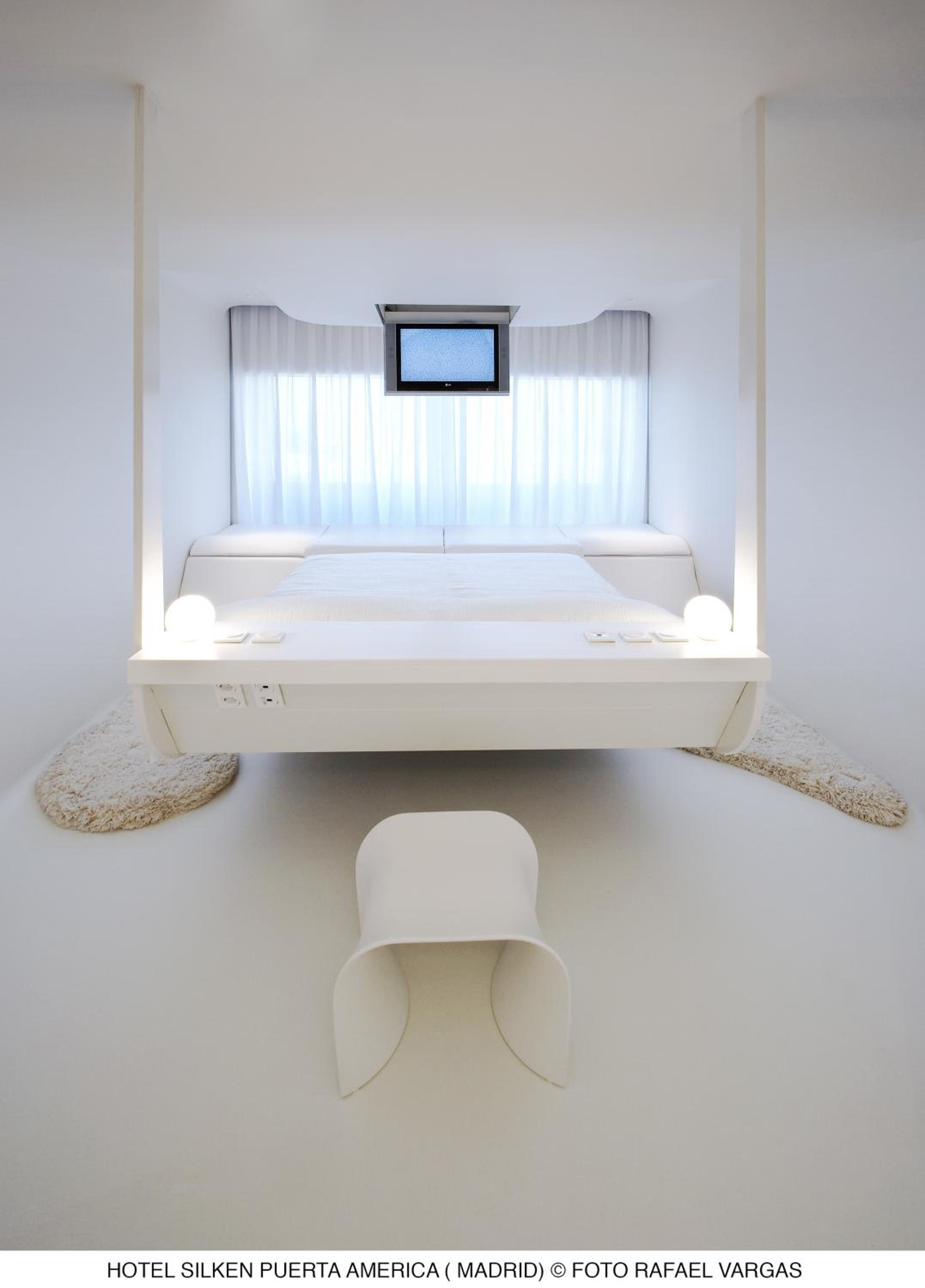 Deluxe Room - Photo 5