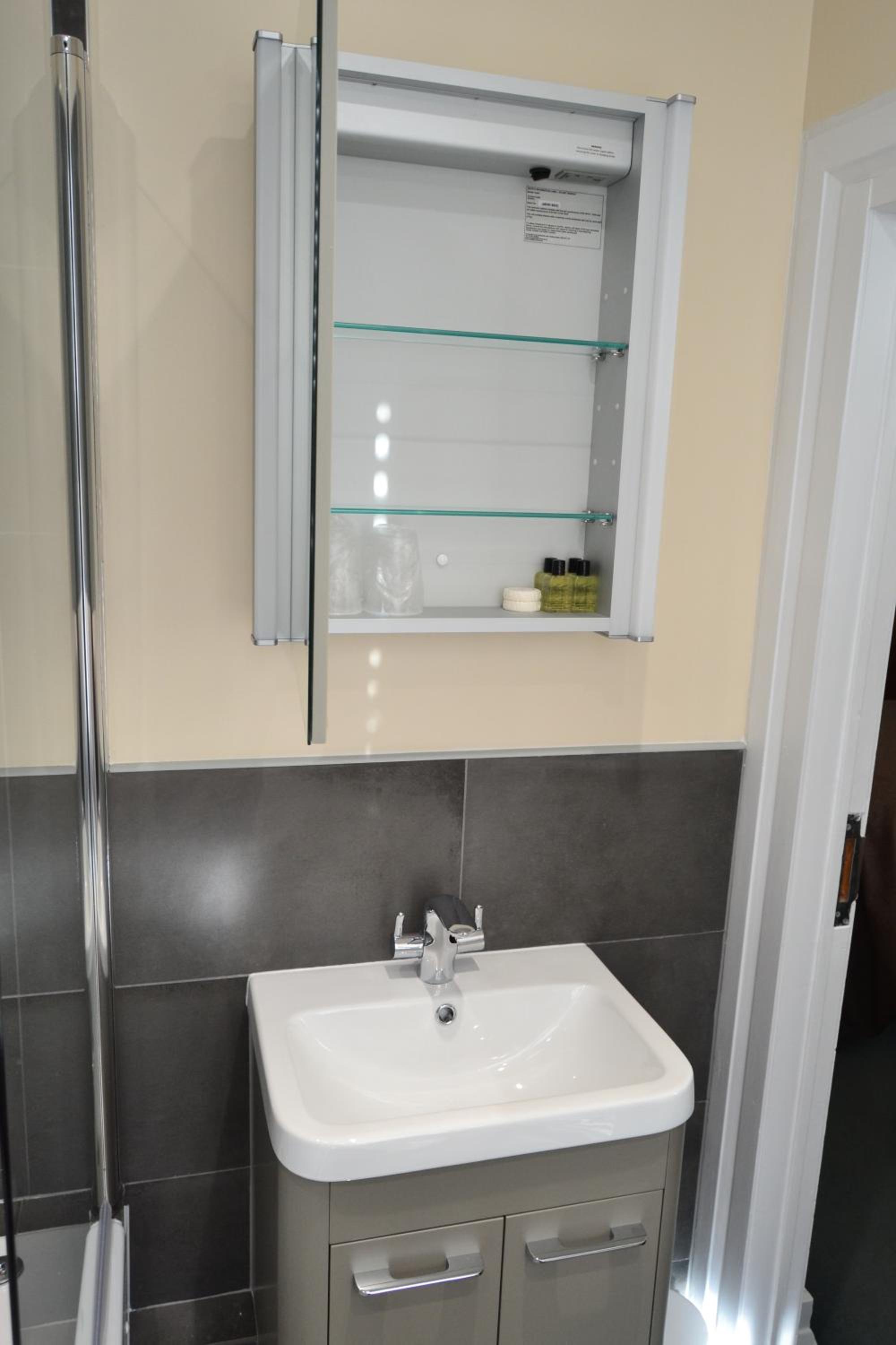 Double Room - Photo 8