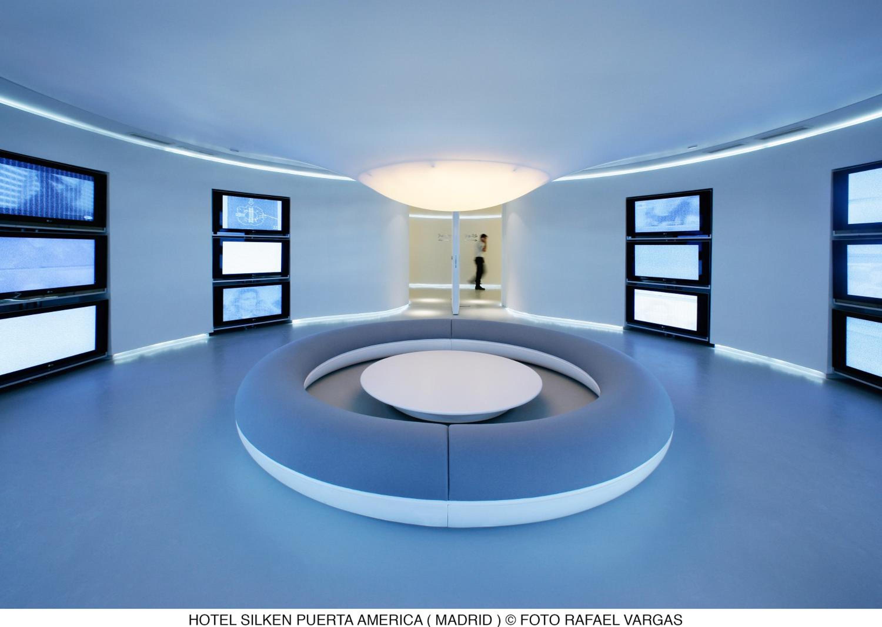 Deluxe Room - Photo 20