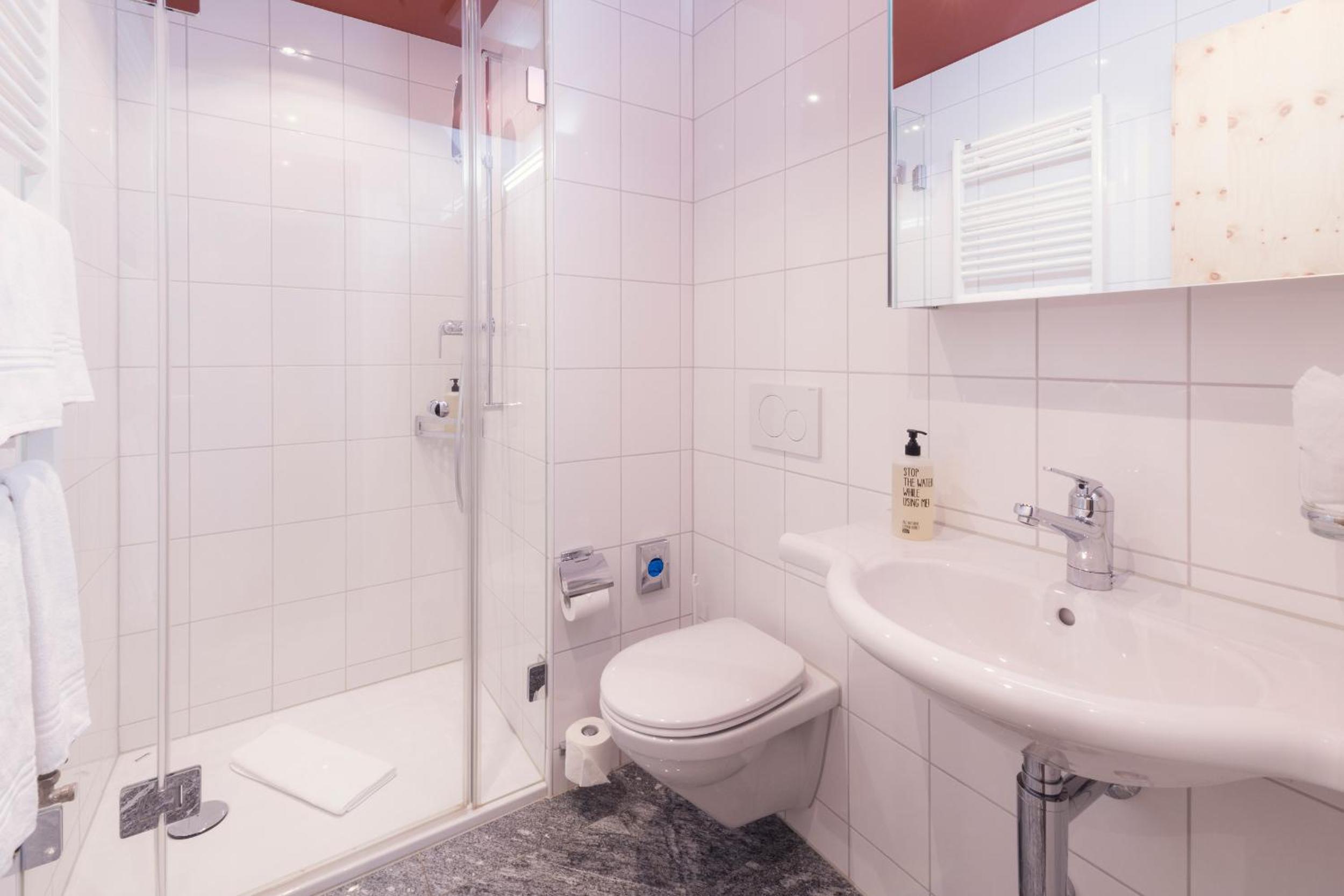 Standard Double Room - Photo 7