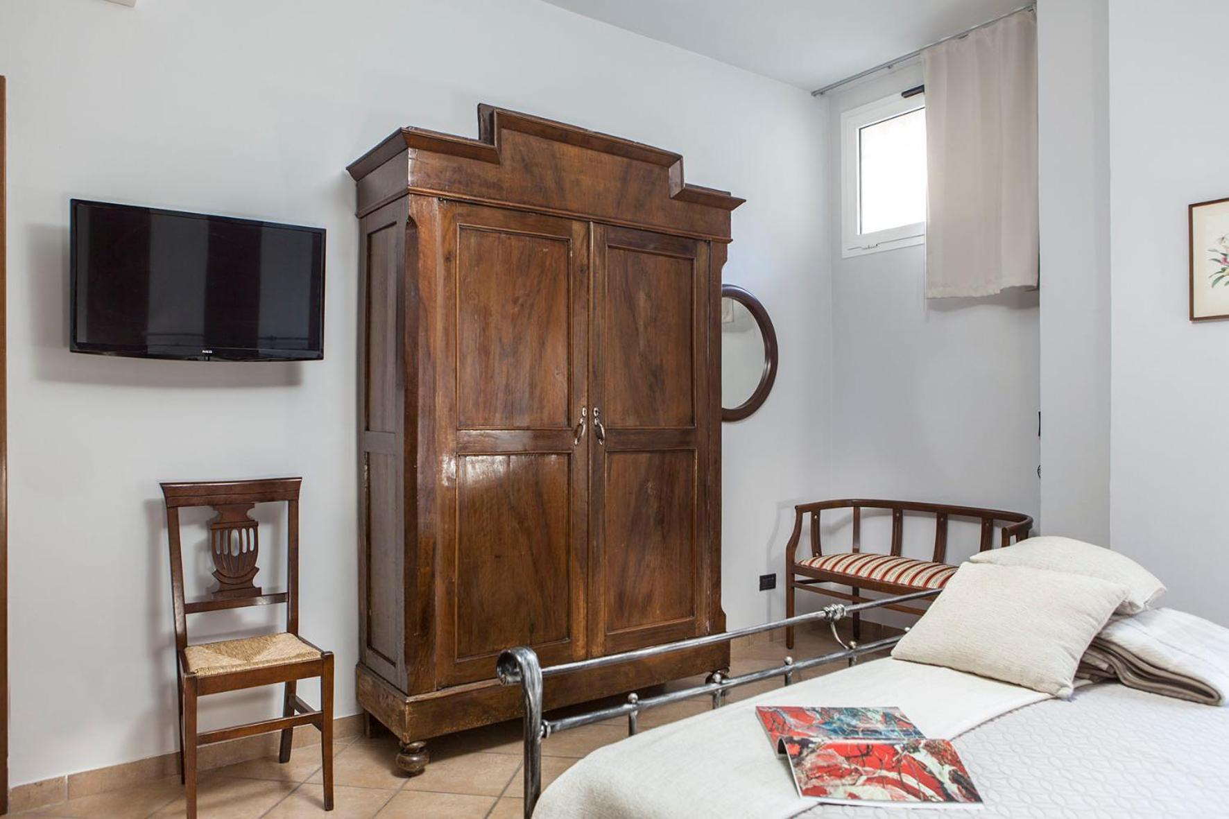 Studio Apartment - Photo 2